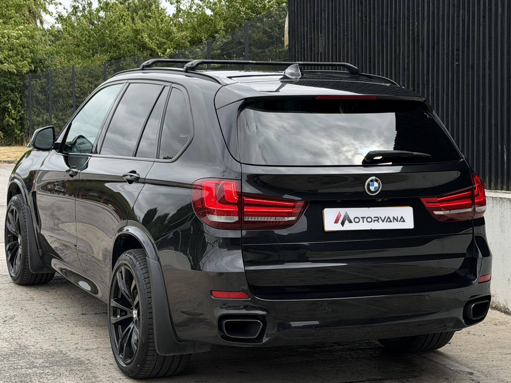 BMW X5 view 10