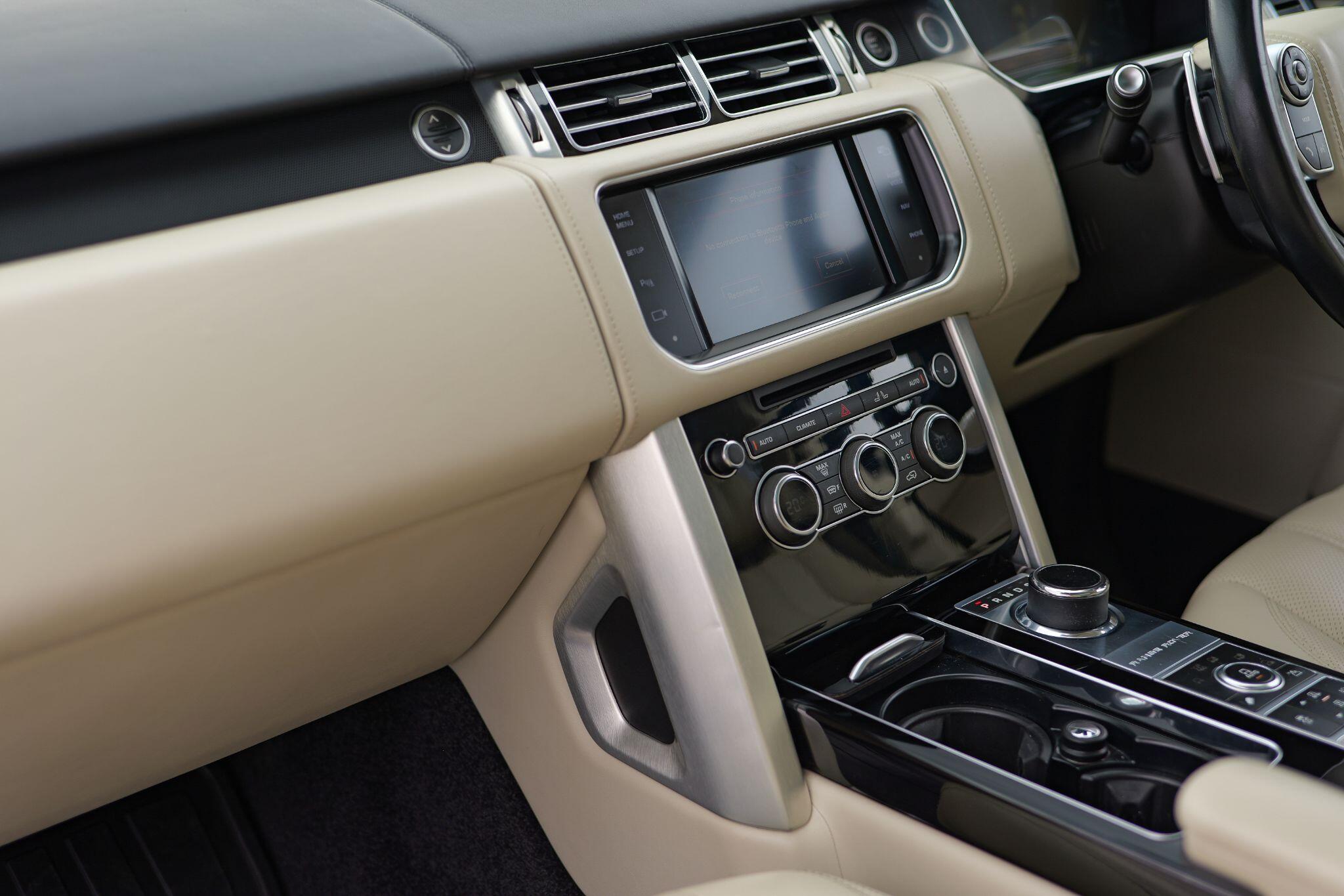 Land Rover Range Rover view 16