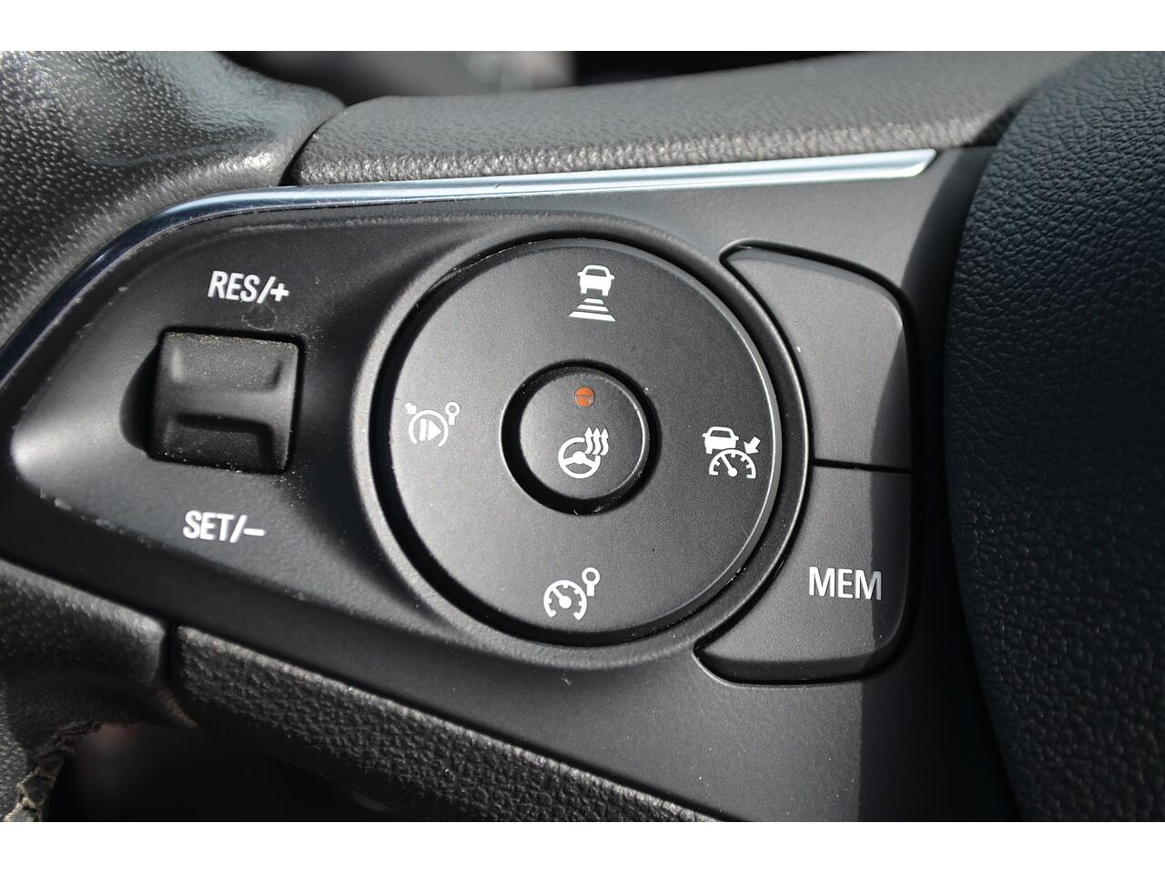 Vauxhall Mokka view 25