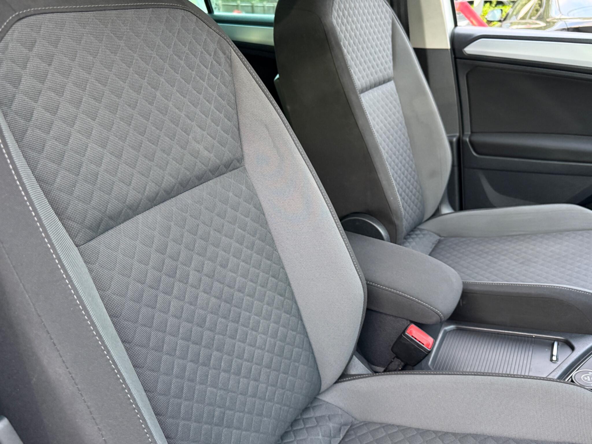 Volkswagen Tiguan - Image 37
