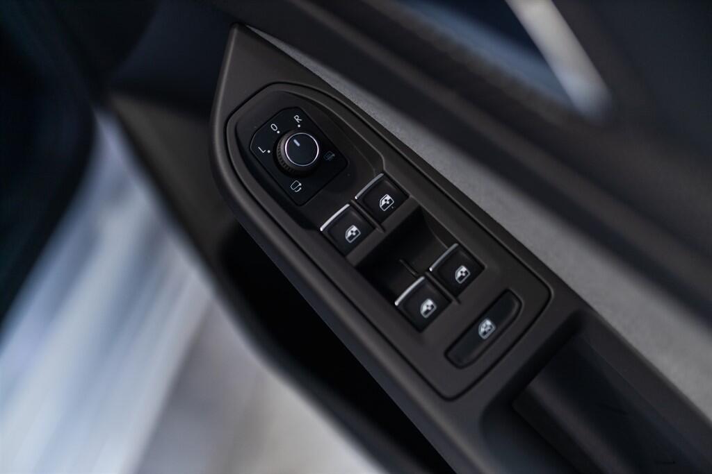 Volkswagen Golf view 25