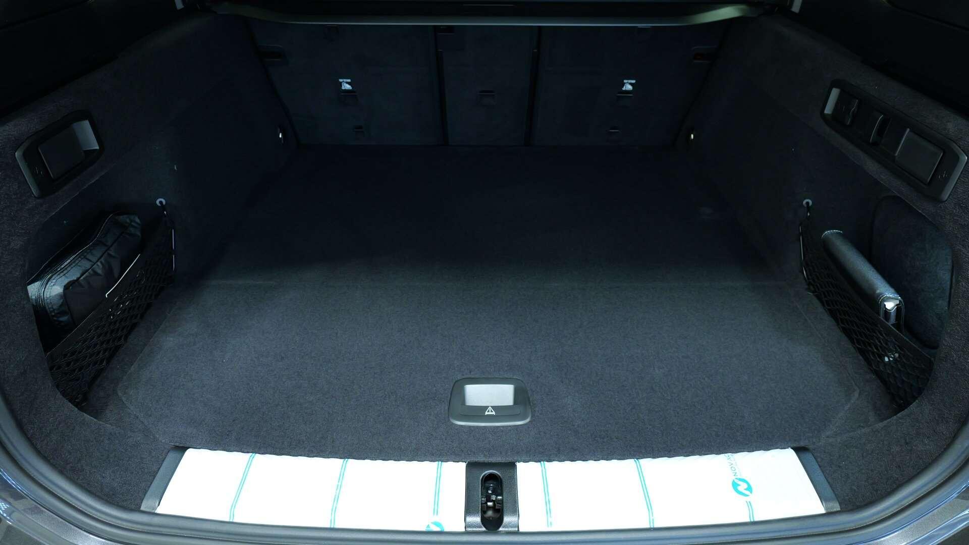 BMW 5 Series view 14
