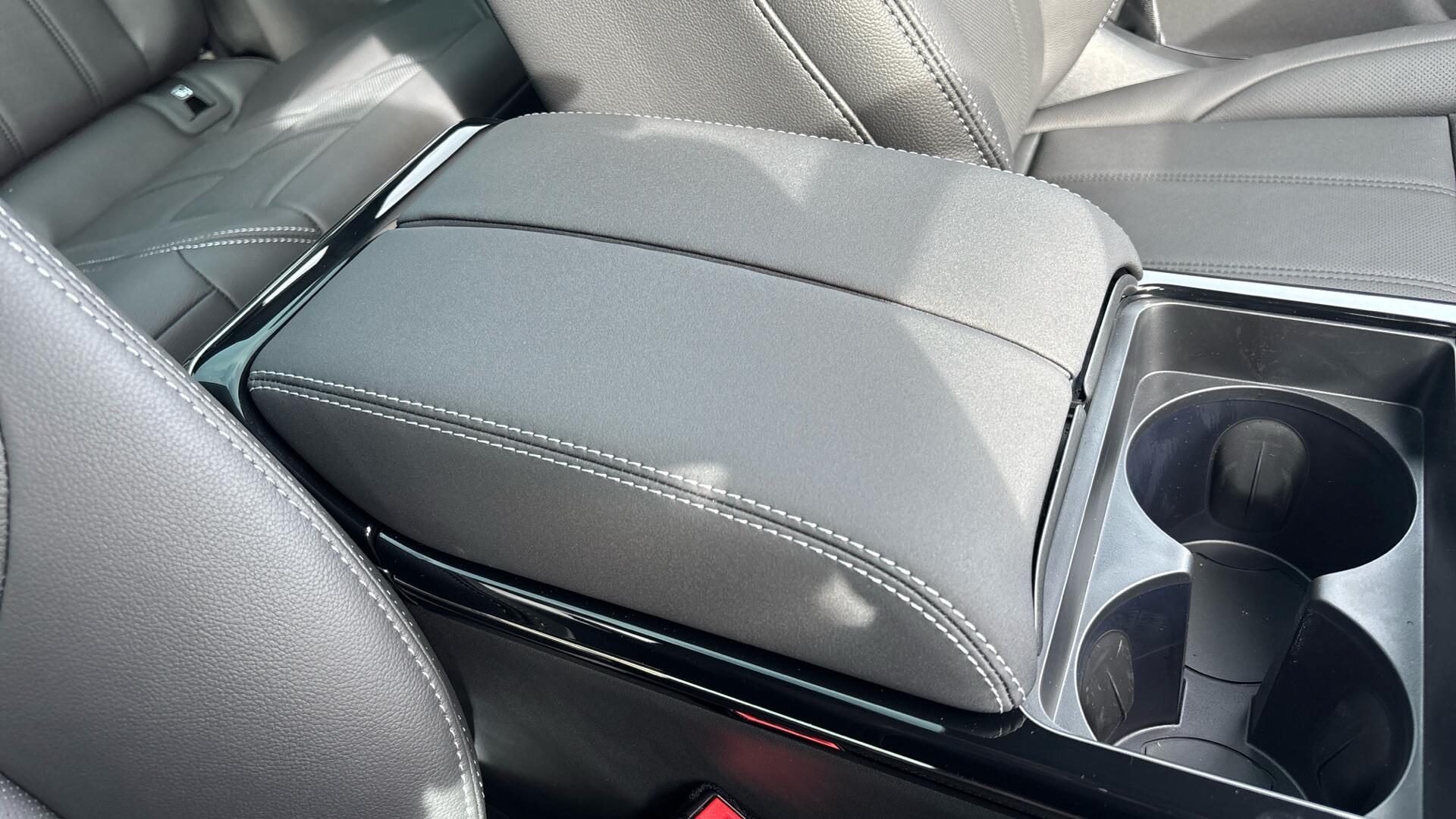 Land Rover Range Rover Evoque view 38