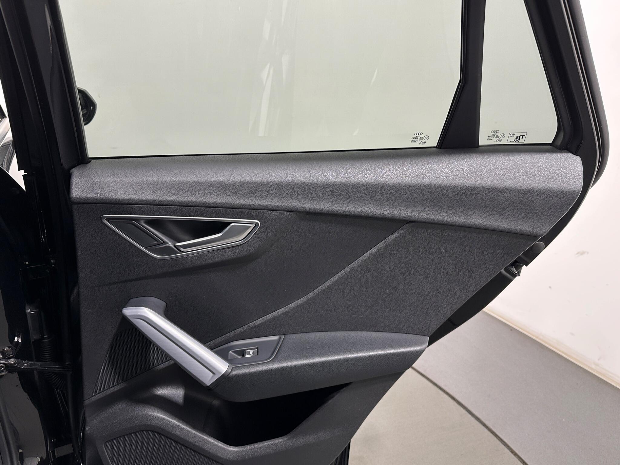 Audi Q2 view 43