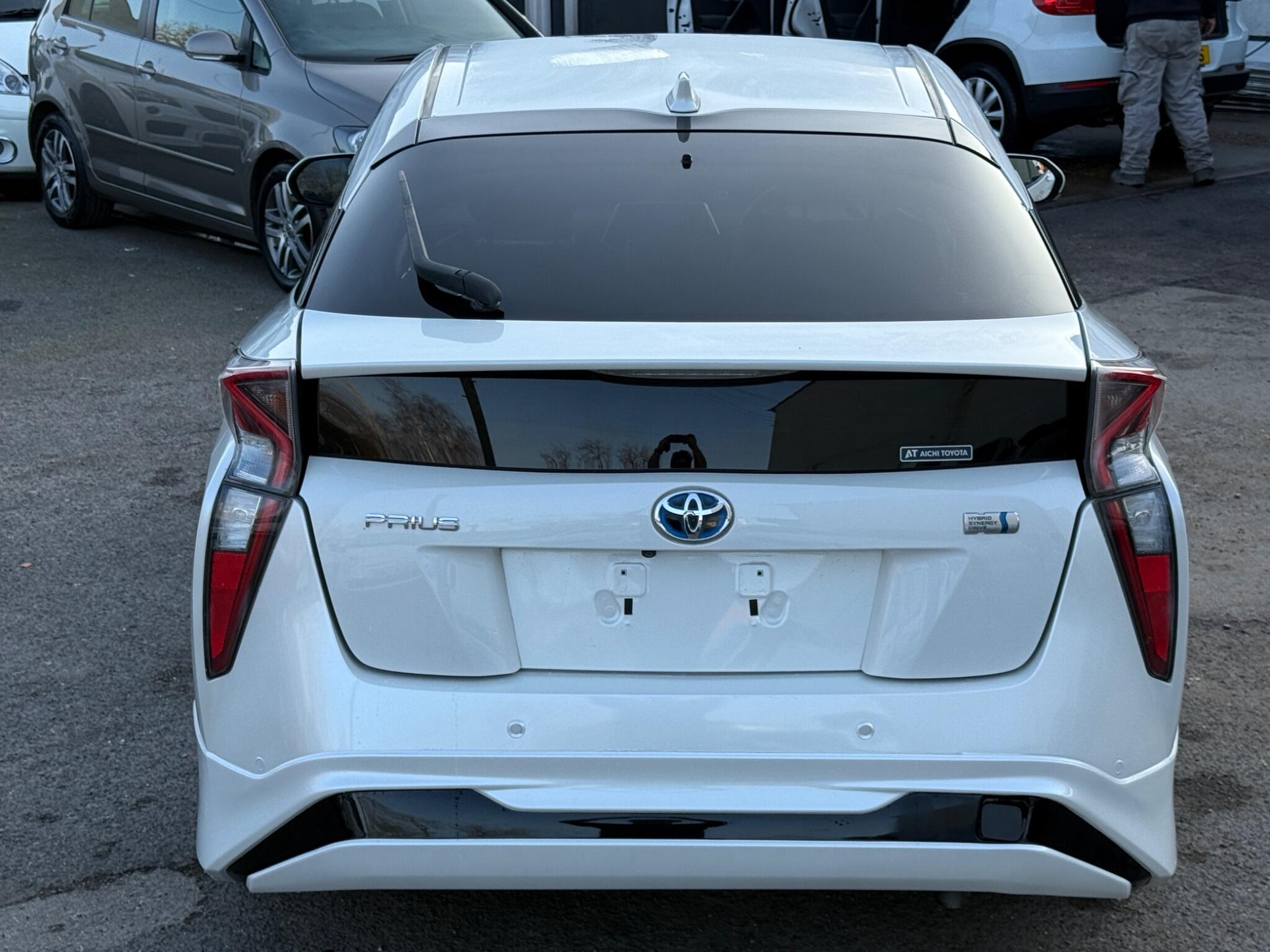 Toyota Prius - Image 17