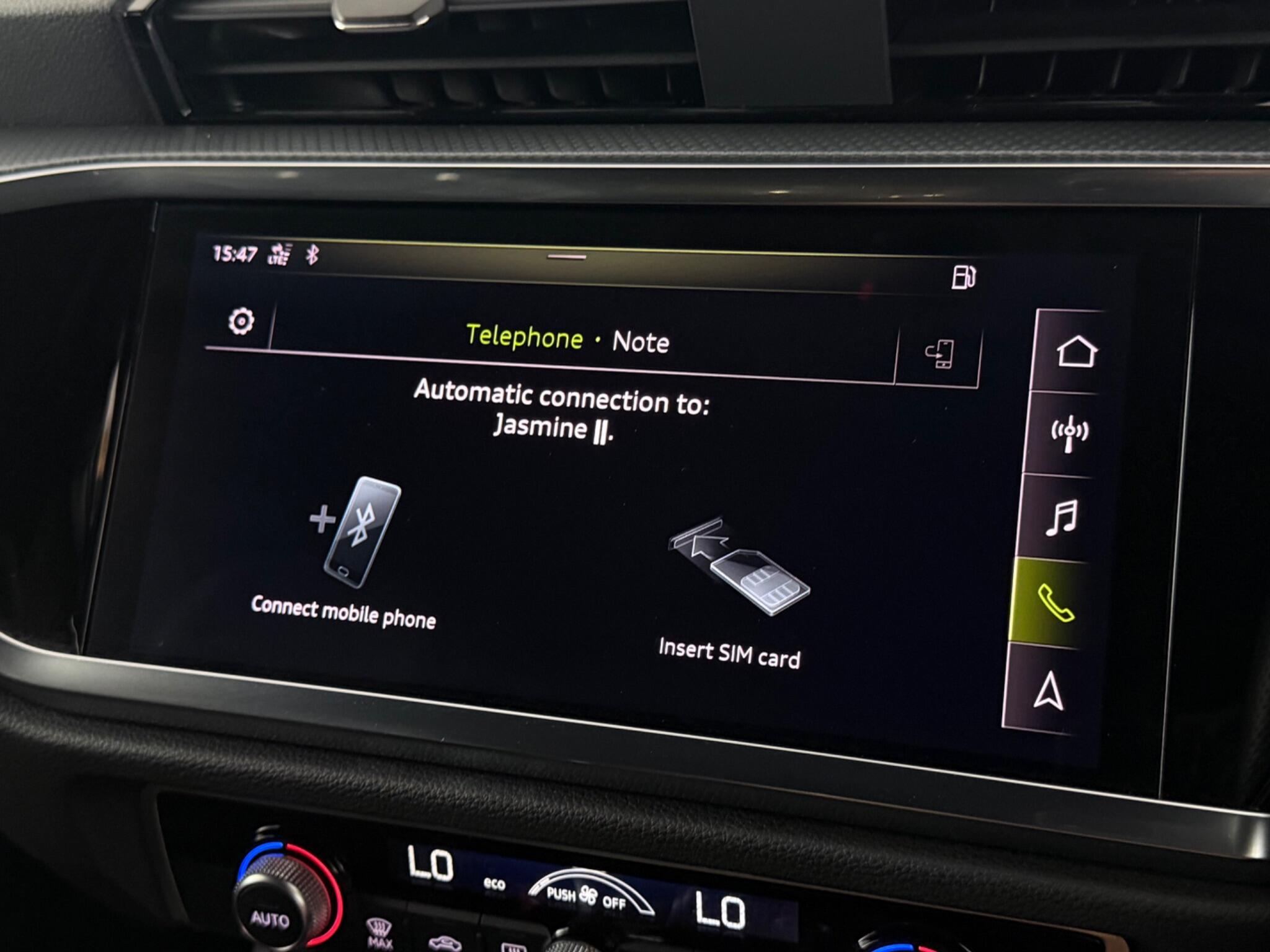 Audi Q3 view 24