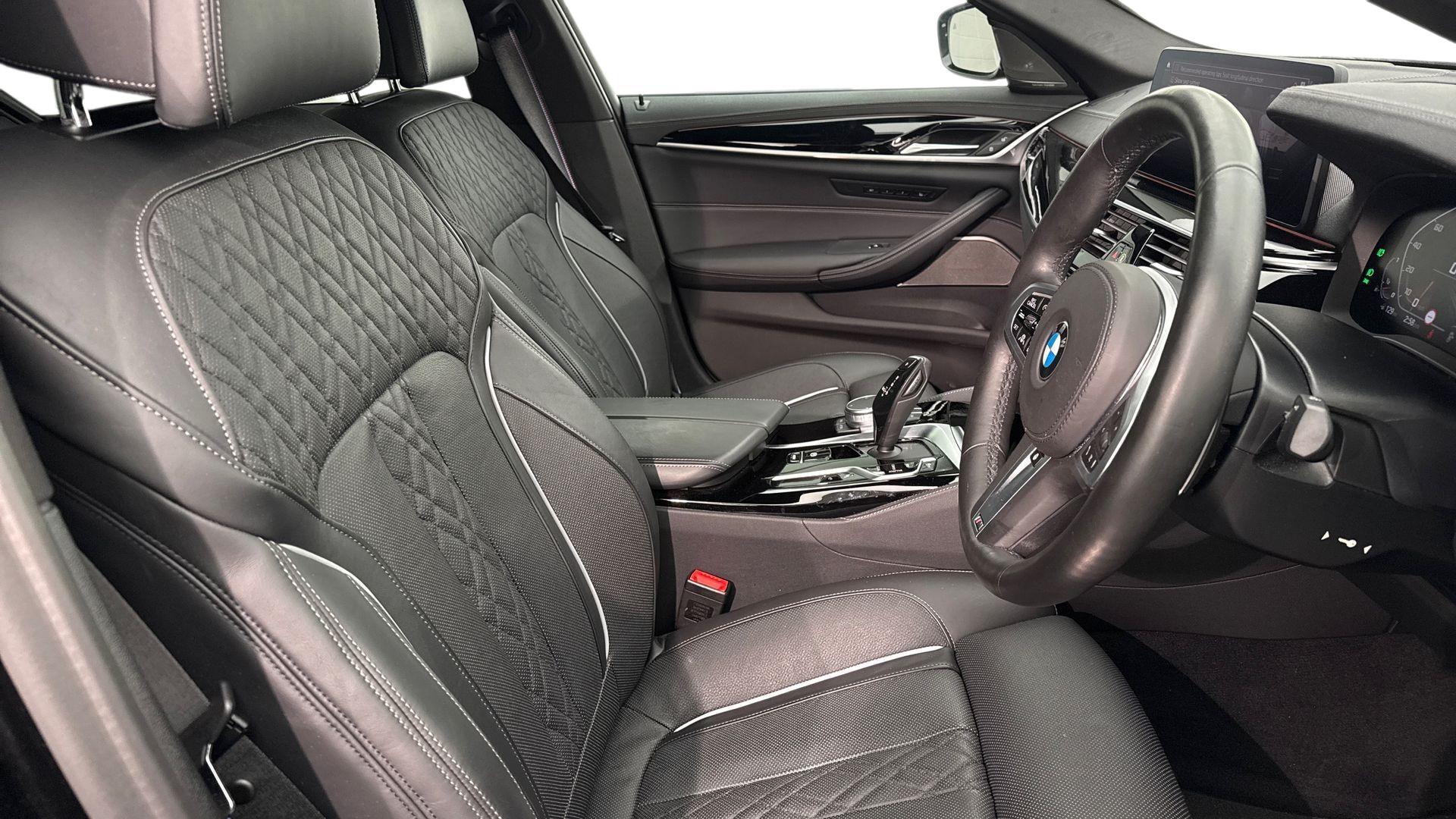 BMW 5 Series view 11