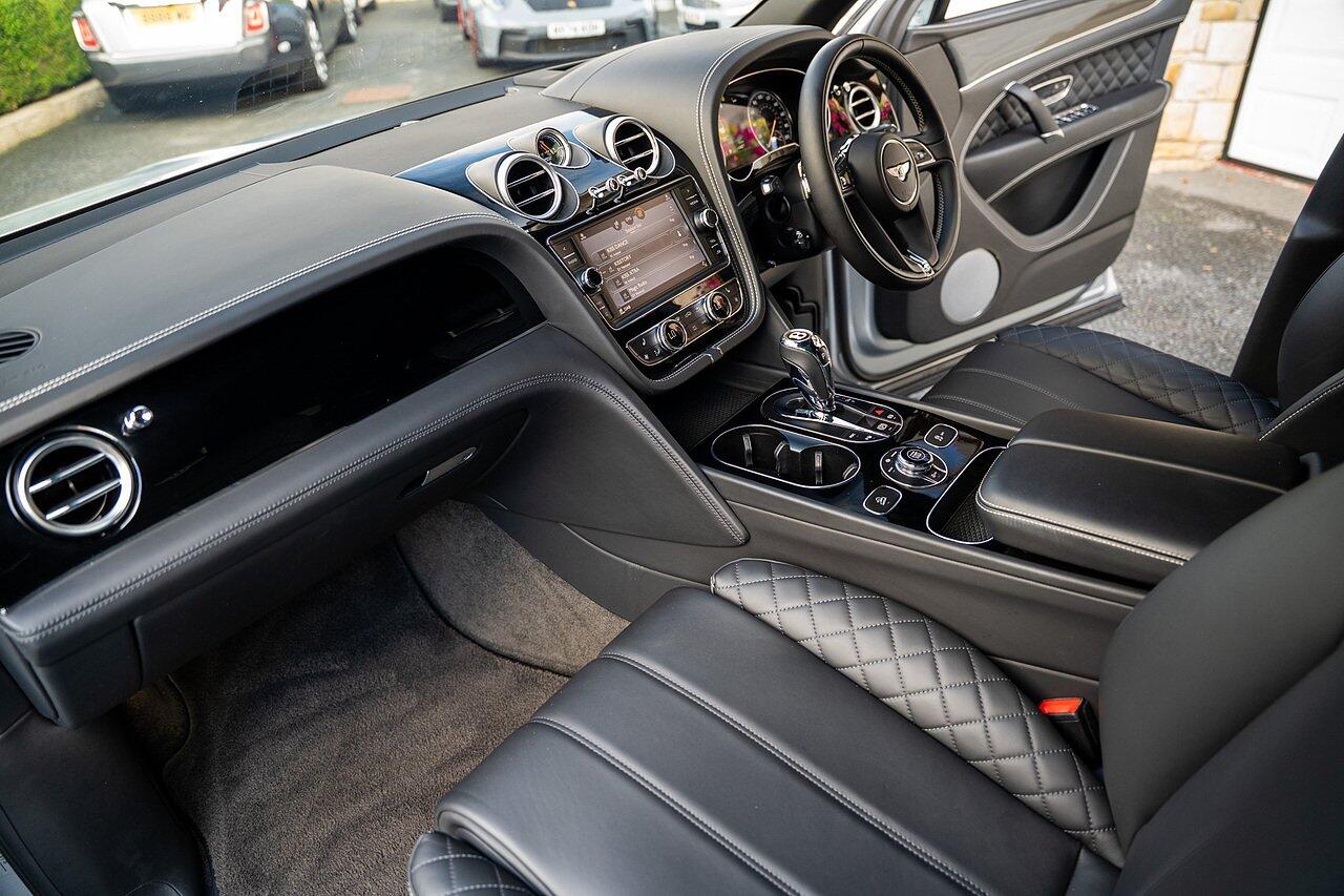 Bentley Bentayga view 72