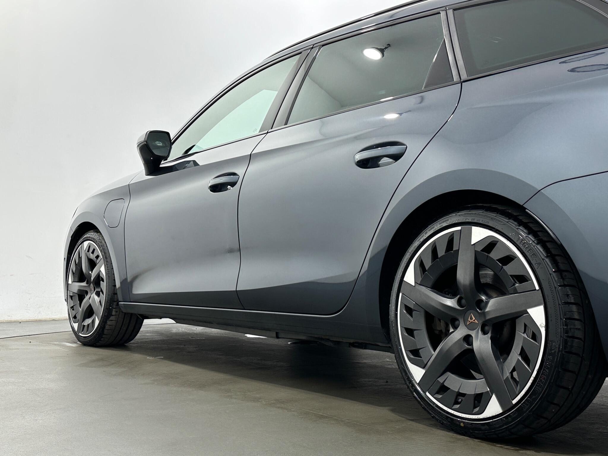Cupra CUPRA Leon view 50