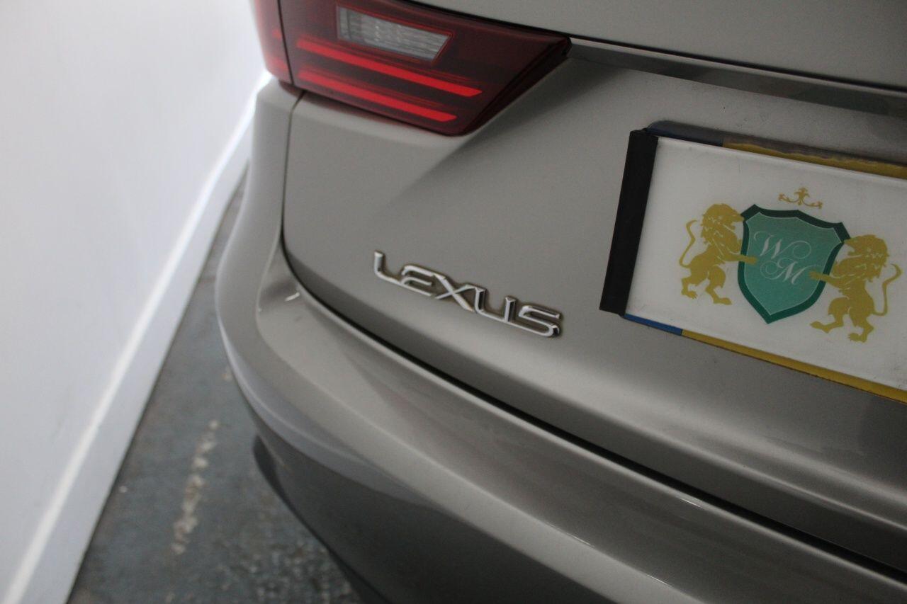 Lexus Is view 16