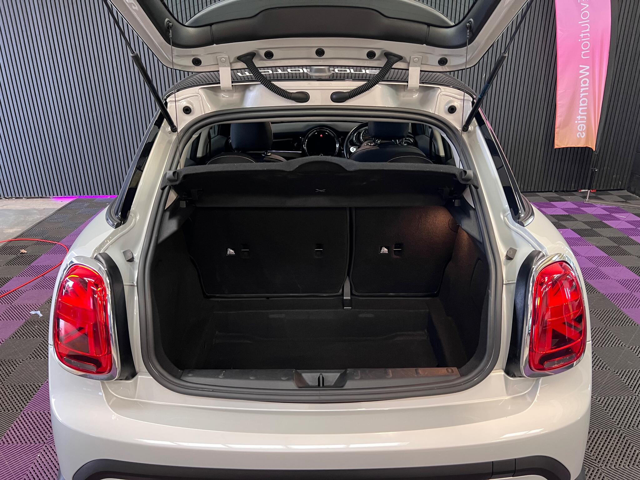 Mini Hatch view 25