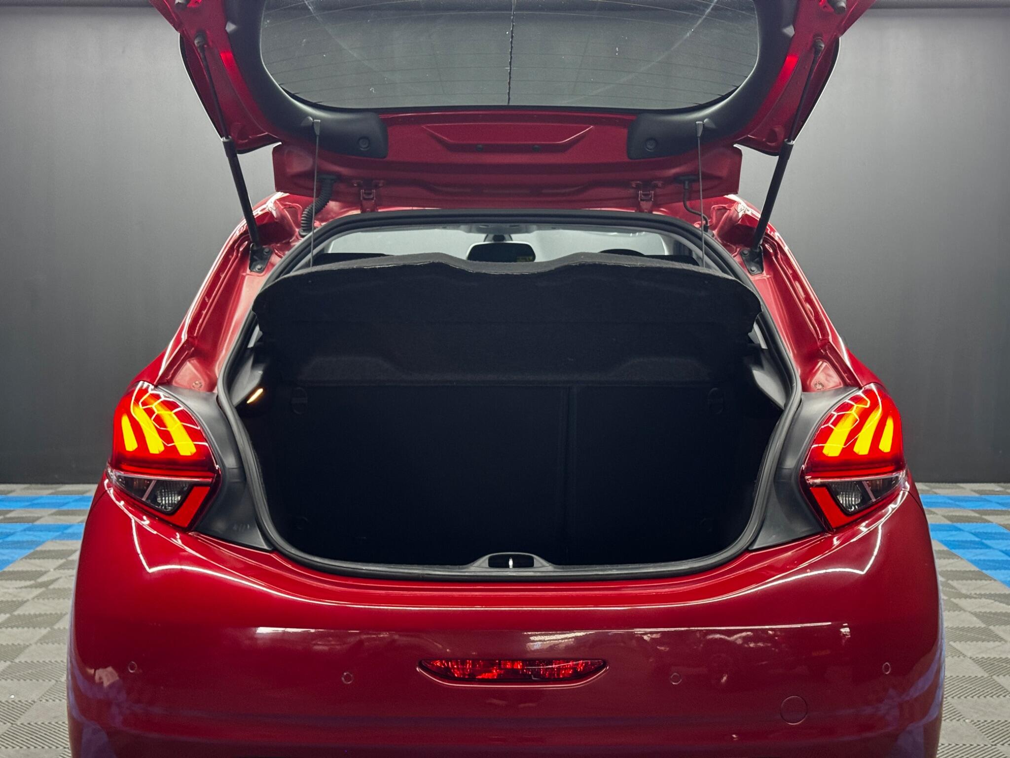 Peugeot 208 view 37