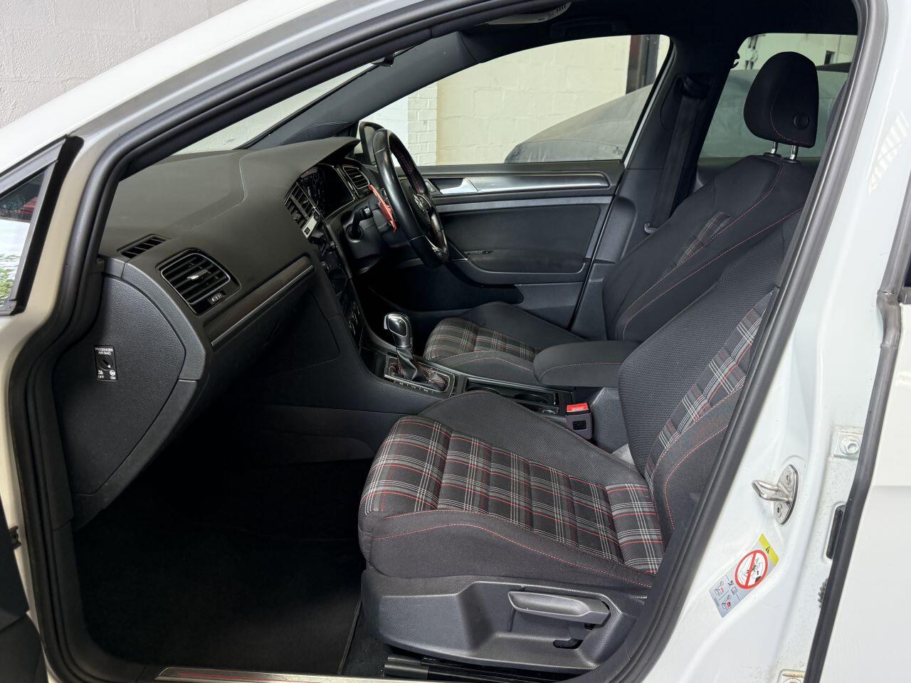 Volkswagen Golf view 53