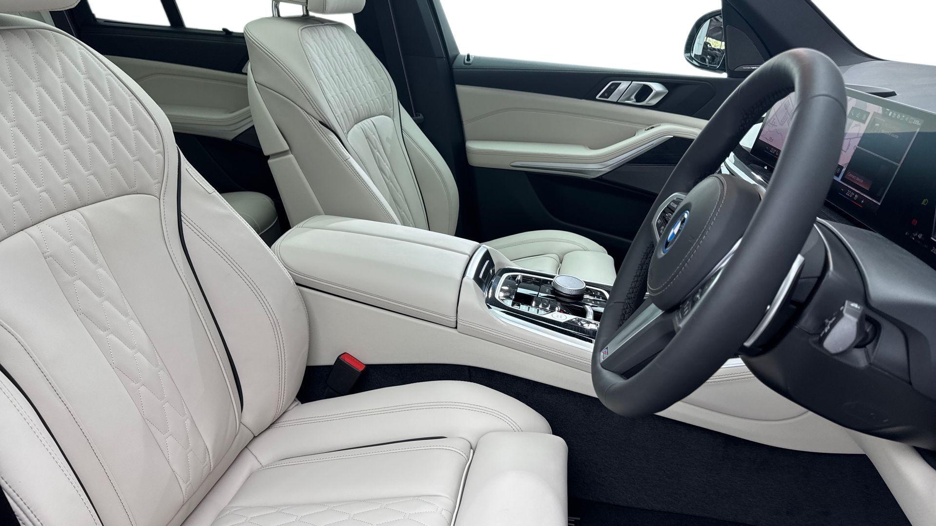 BMW X5 view 11