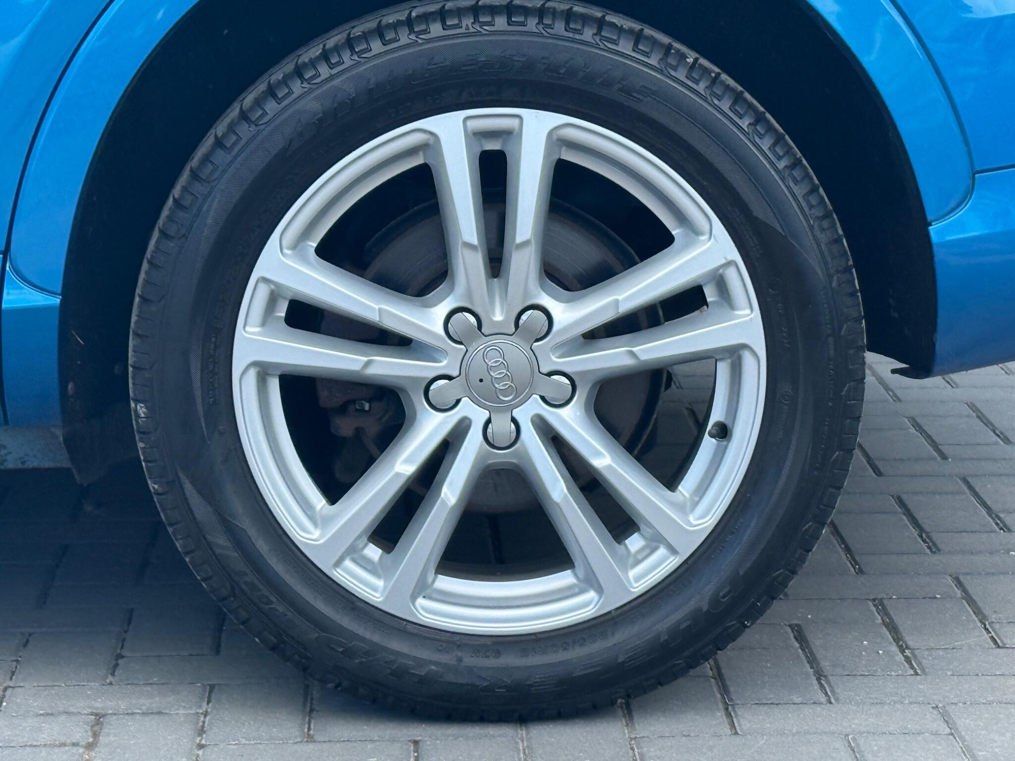 Audi Q3 view 11