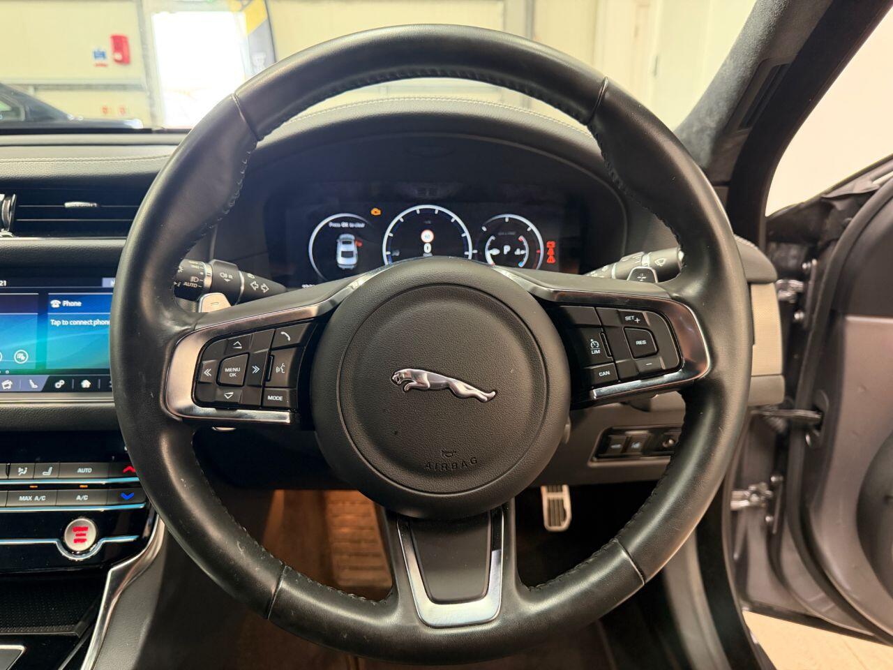 Jaguar XF view 8