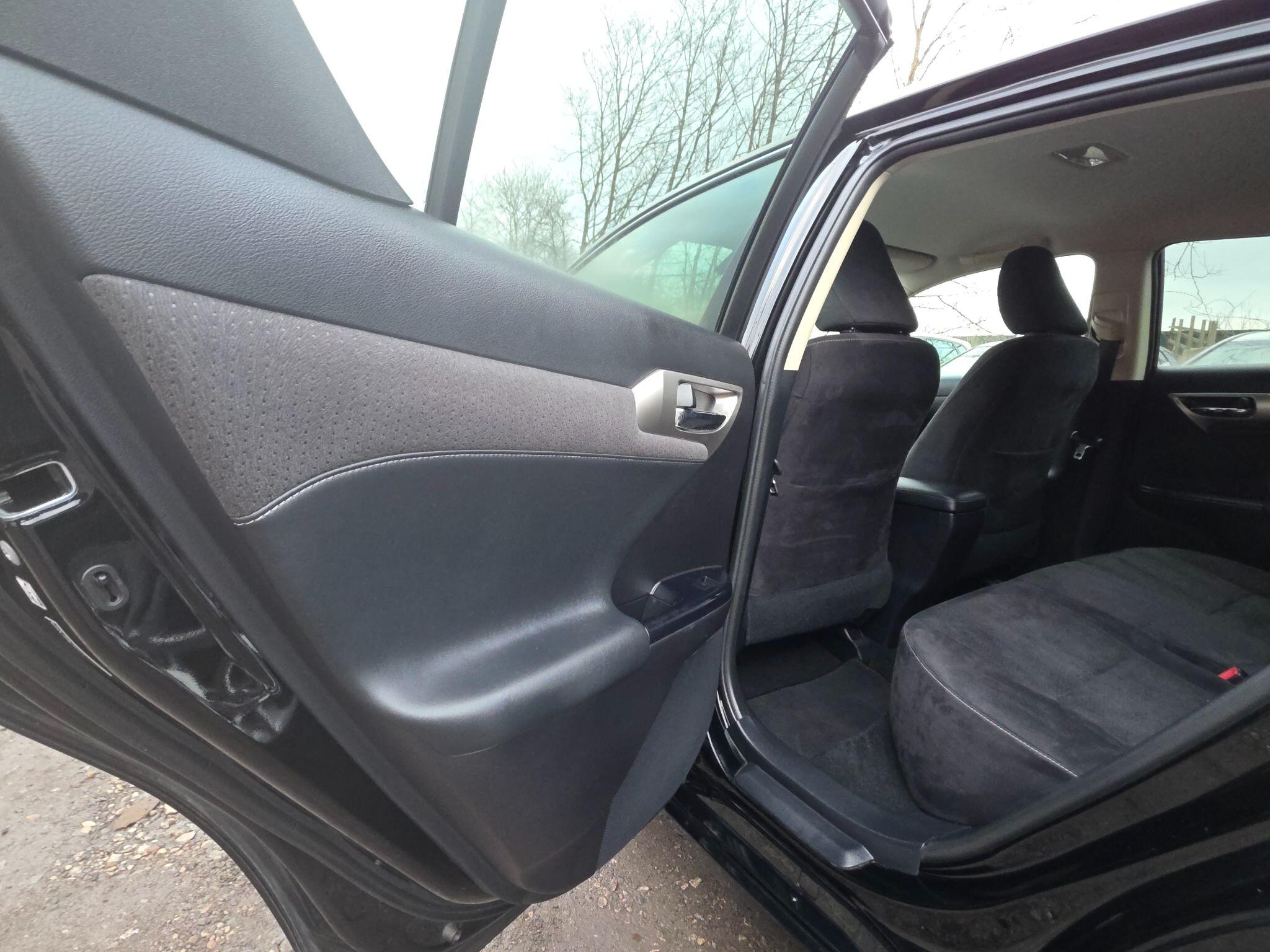 2015 Lexus CT image 32