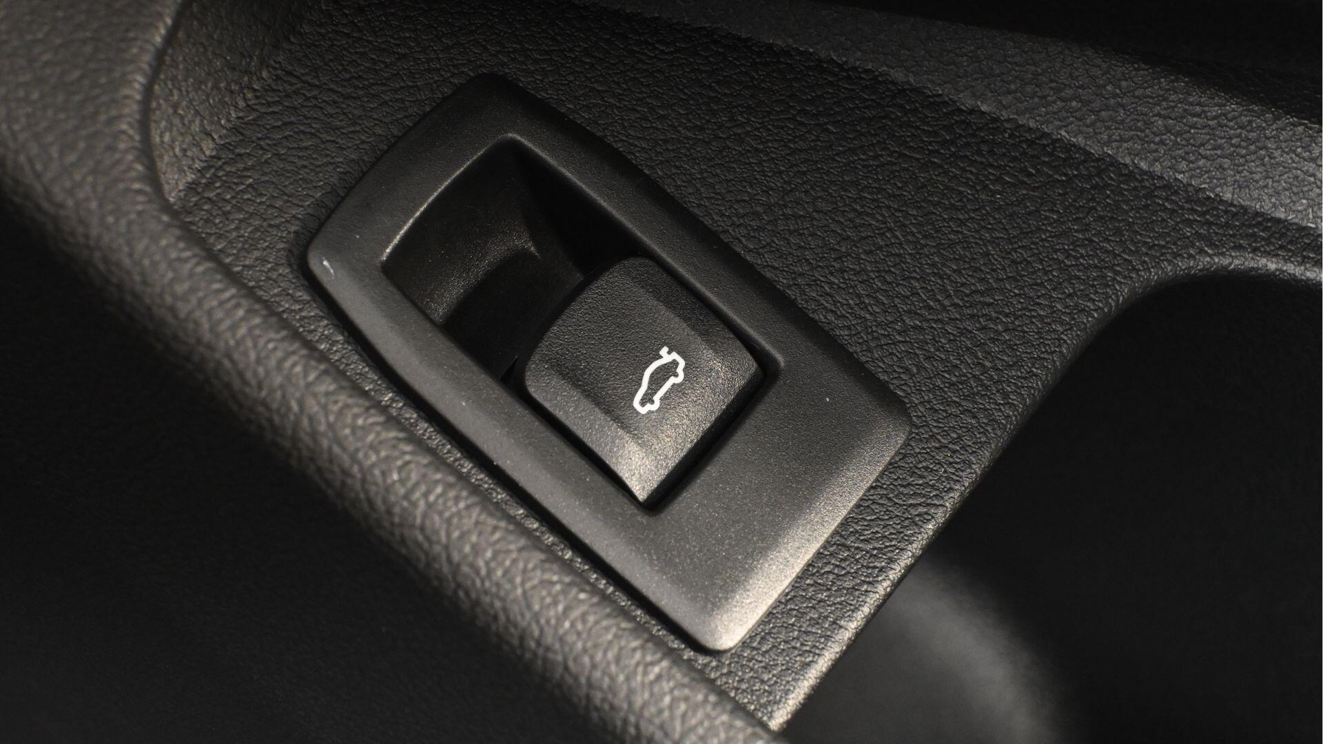BMW 3 Series view 26