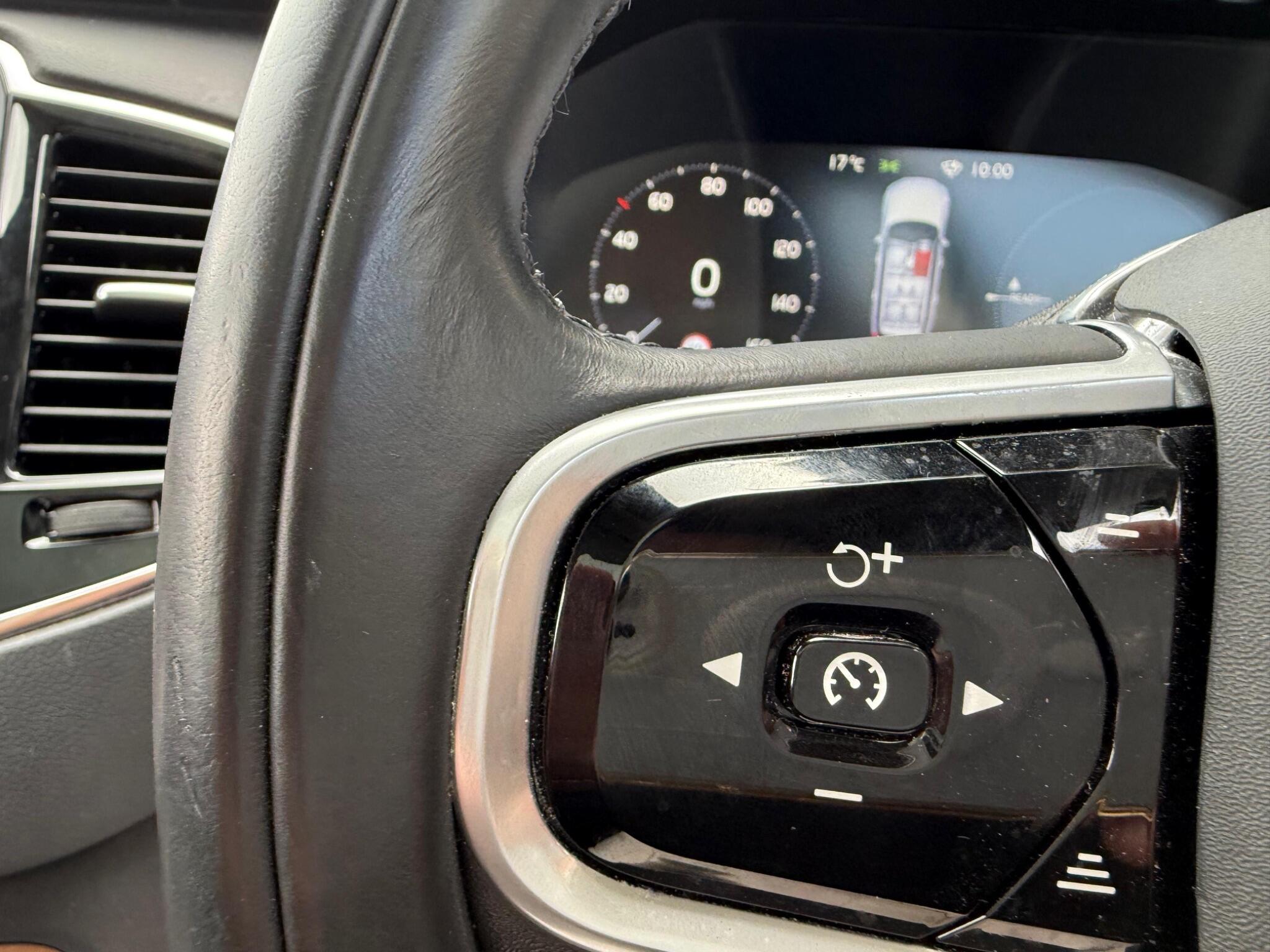 Volvo XC90 view 15