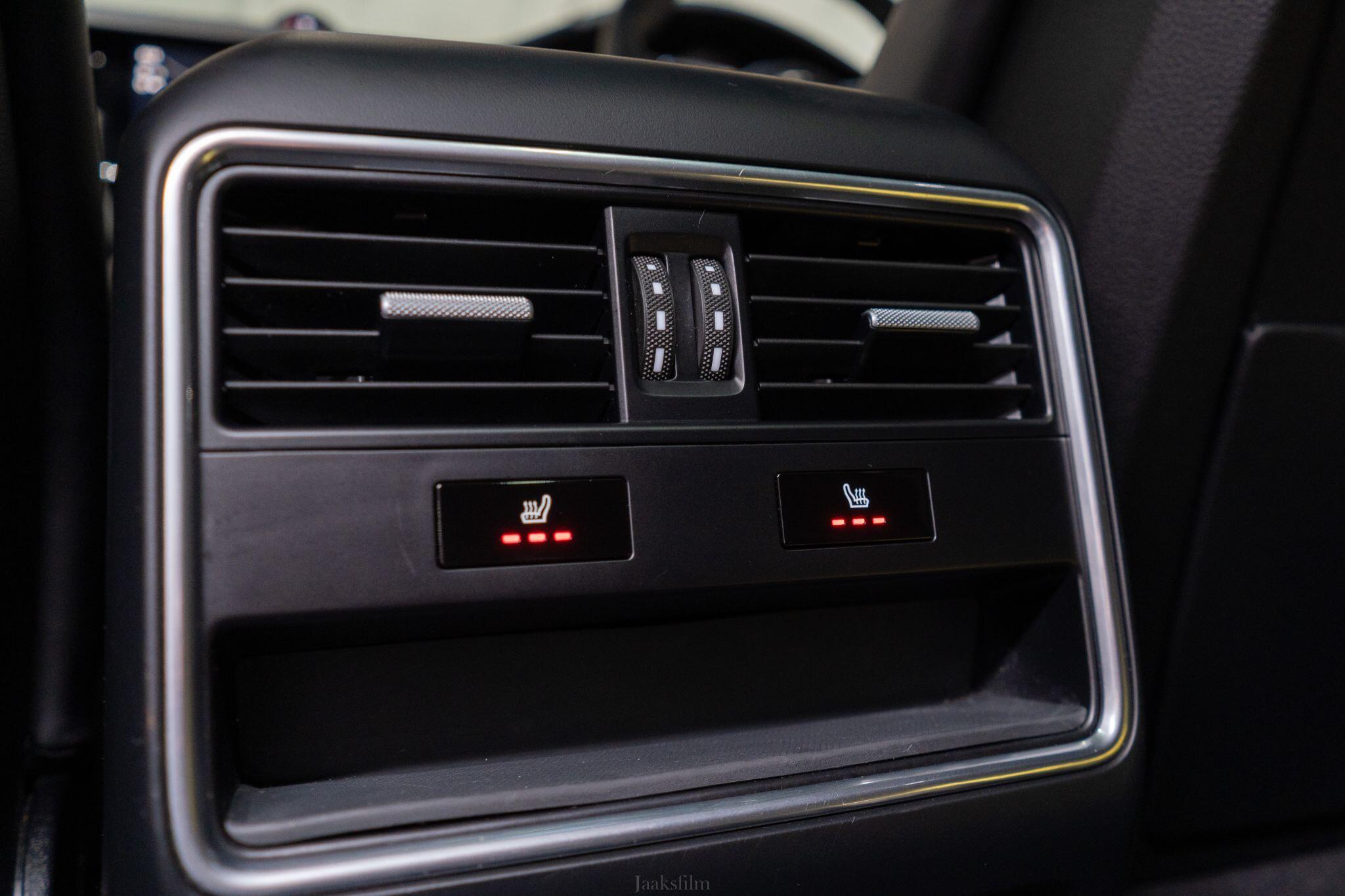 Porsche Cayenne view 30