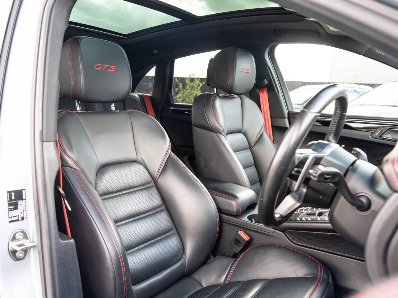 Porsche Macan view 5