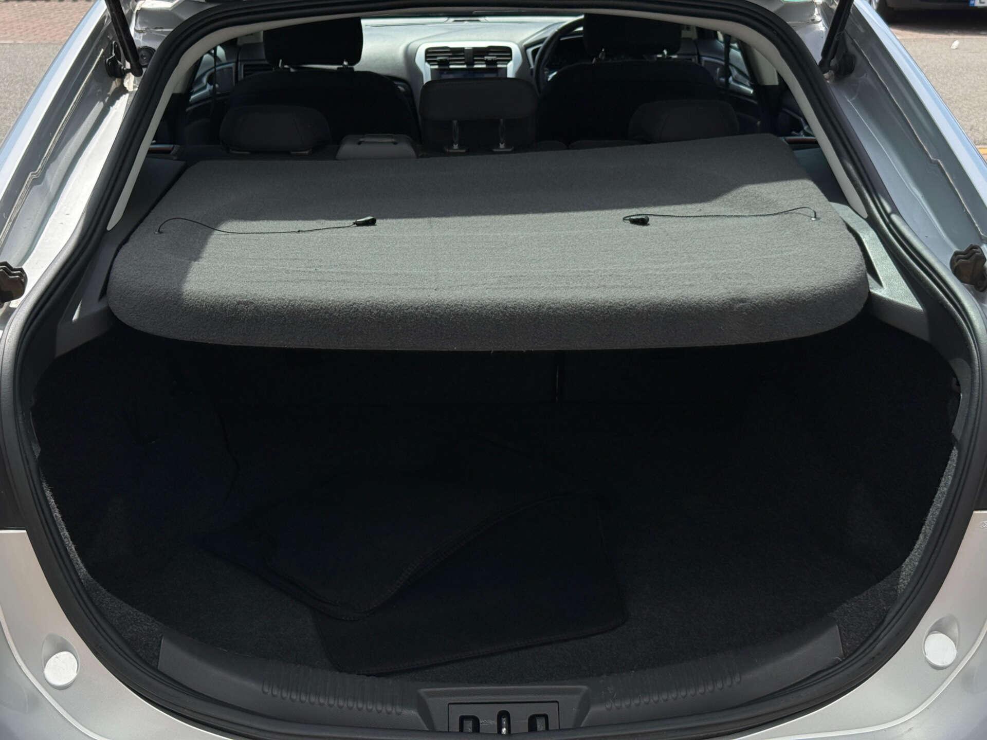 Ford Mondeo view 28