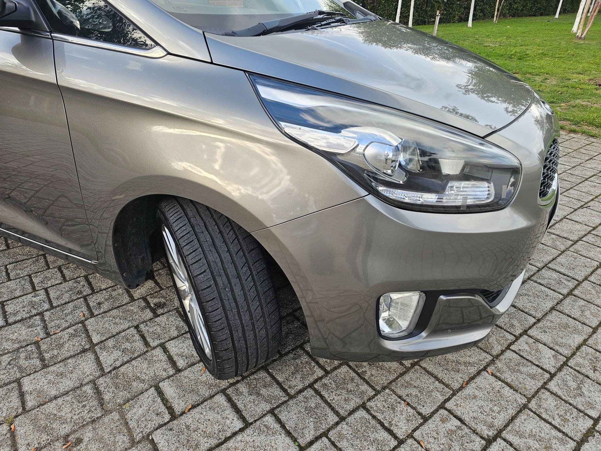 Kia Carens view 5