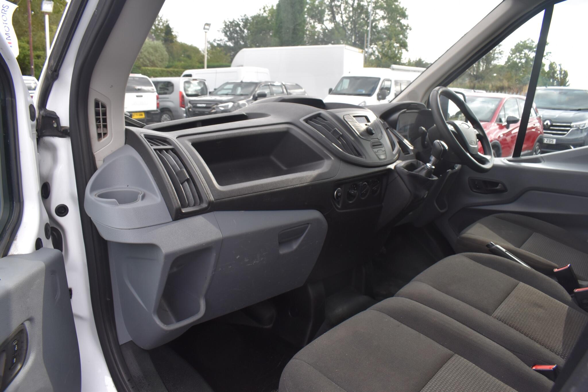 Transit - 2.0 350 EcoBlue RWD L2 H1 Euro 6 2dr (DRW) - Image 15