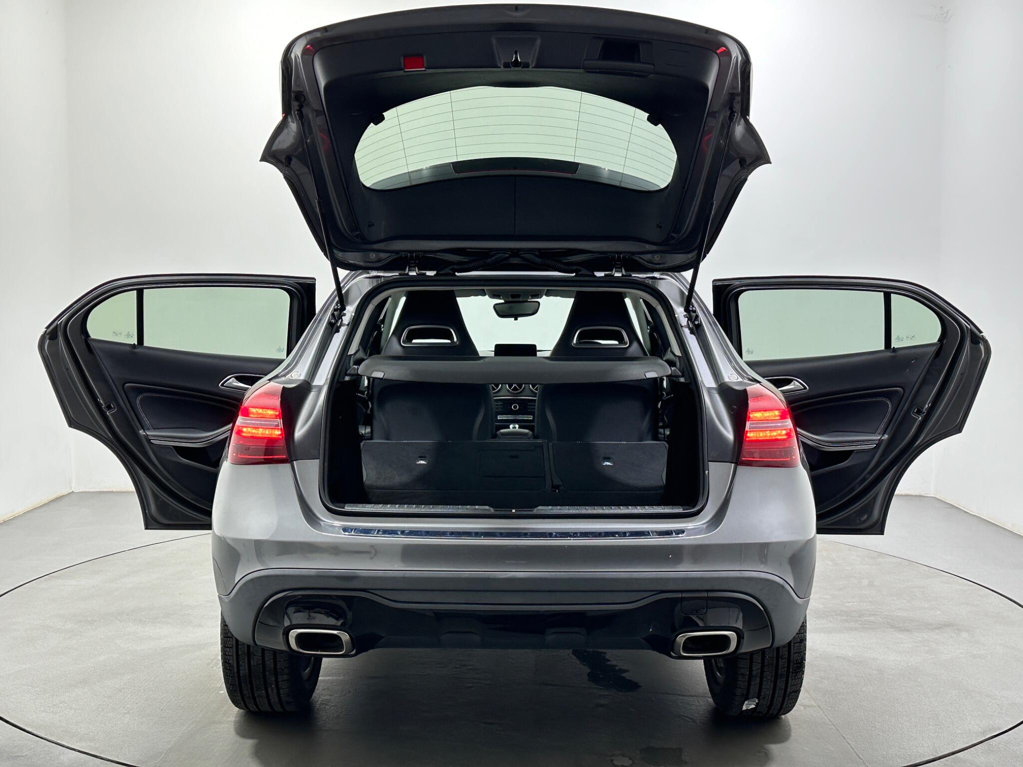 Mercedes-Benz Gla view 44