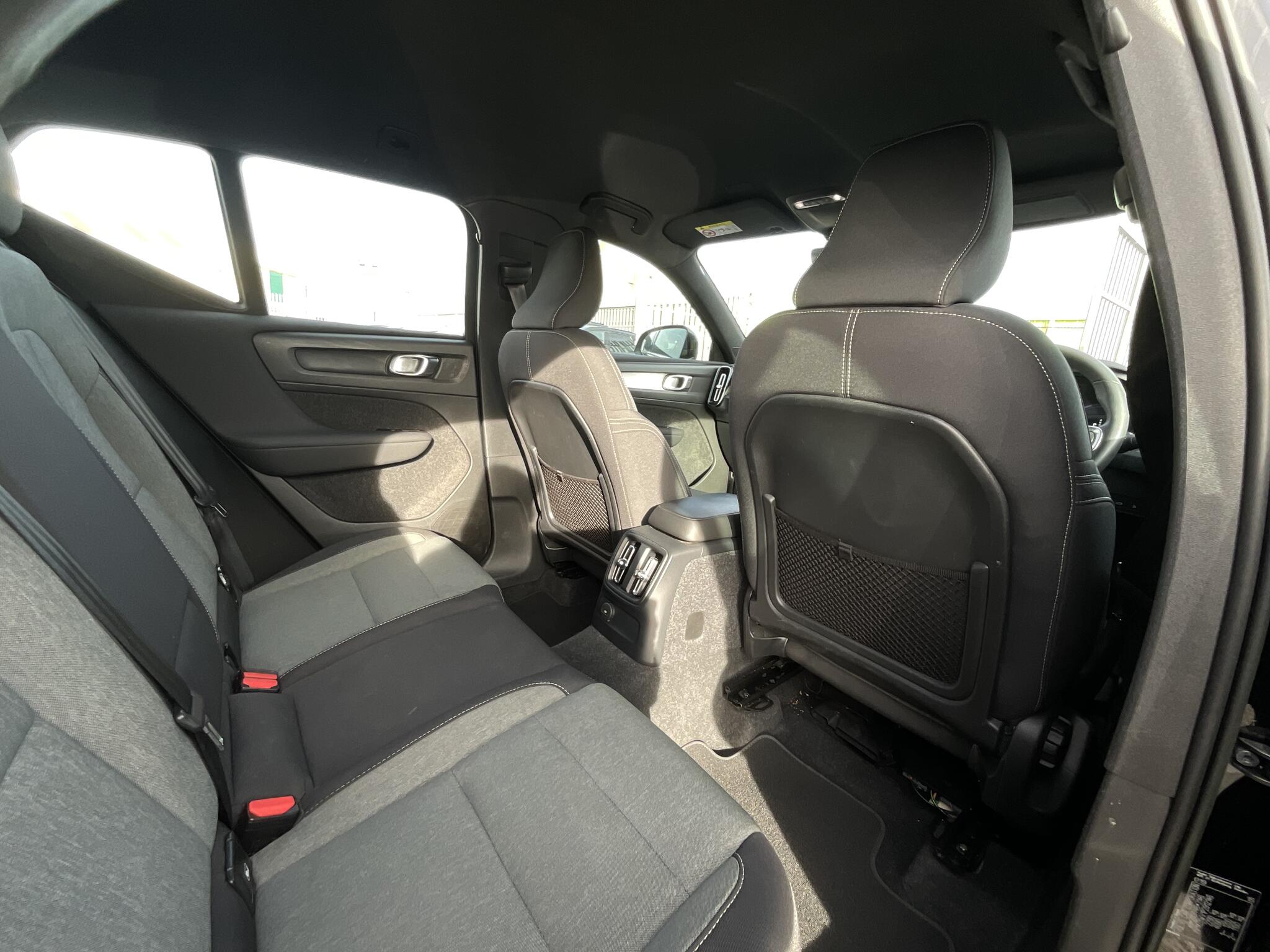 Volvo XC40 view 31