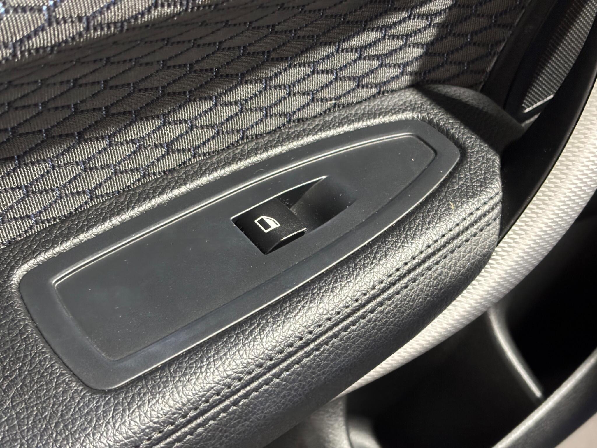 BMW 1 Series view 21