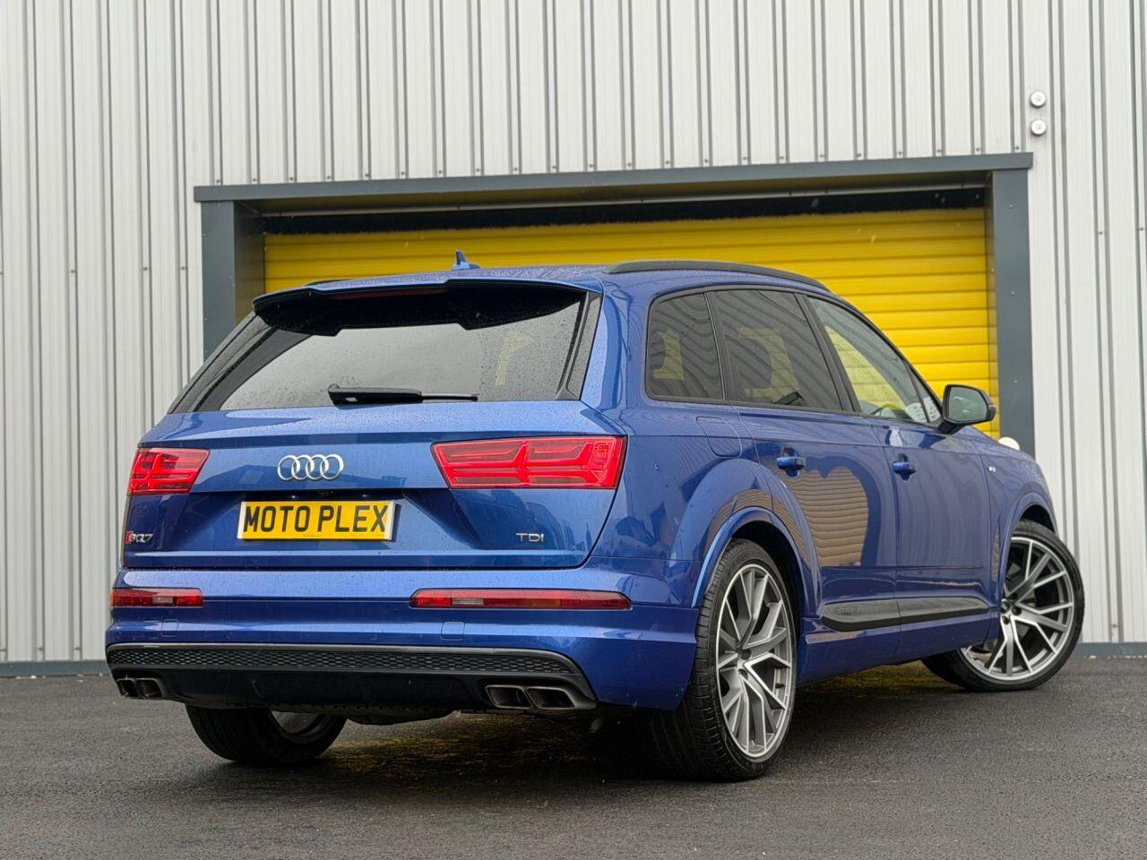 Audi SQ7 view 7