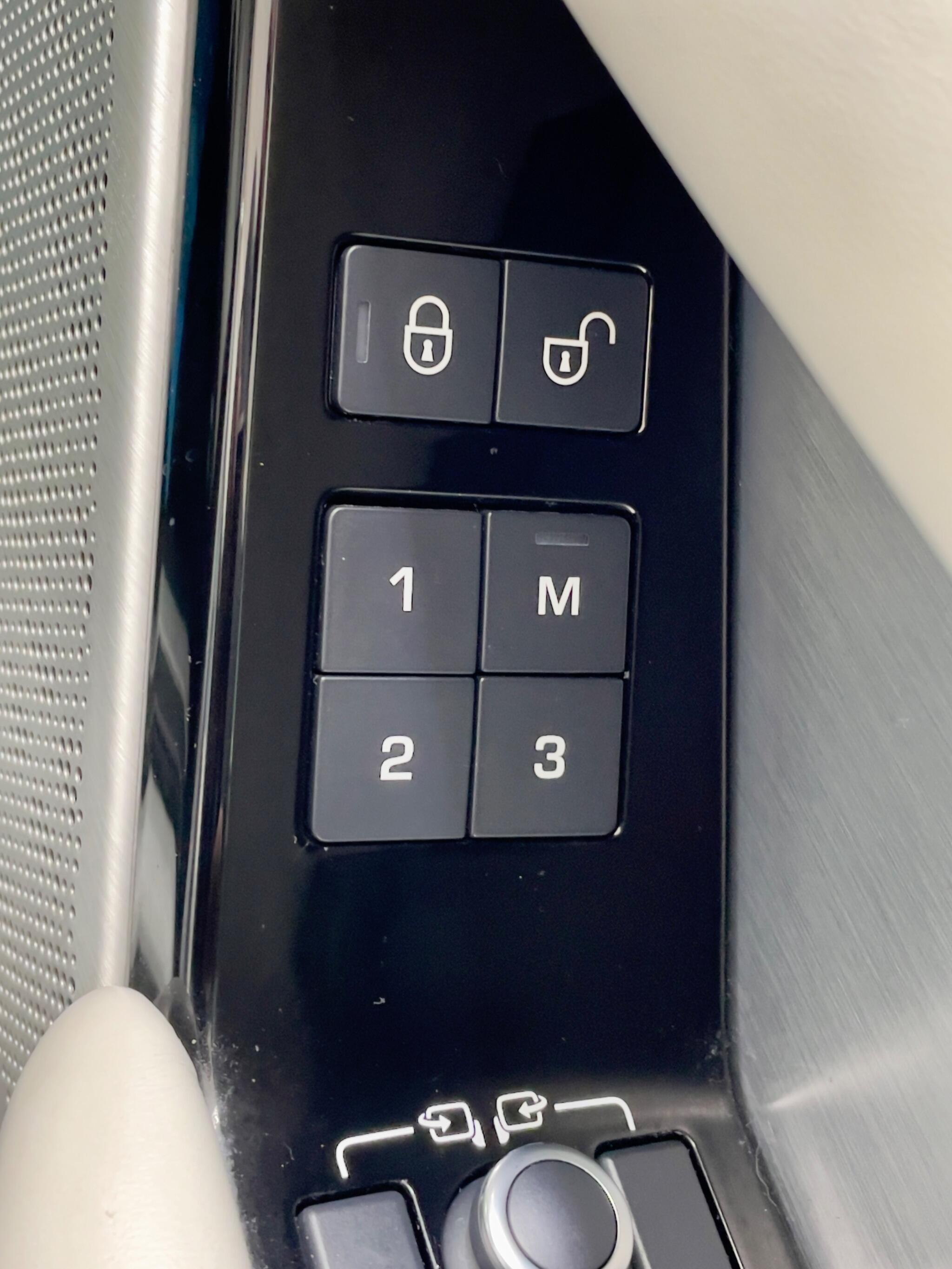Land Rover Range Rover Velar view 38