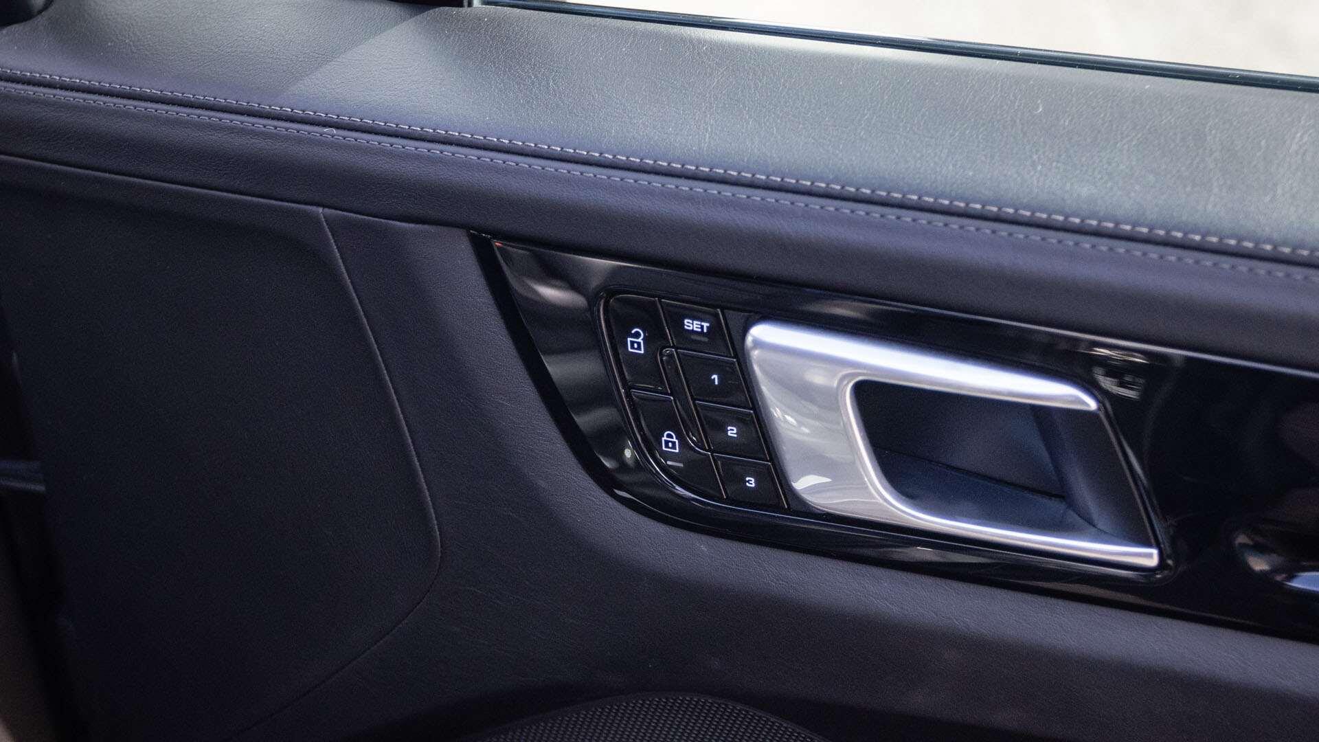 Porsche Cayenne view 27