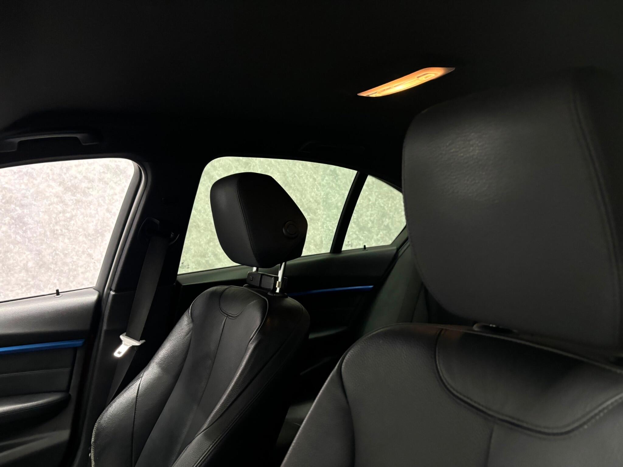 BMW 3 Series view 21