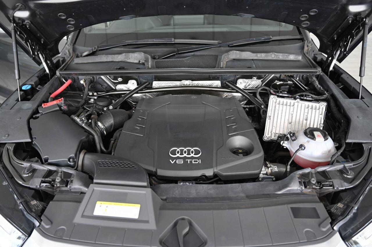 Audi Q5 view 45
