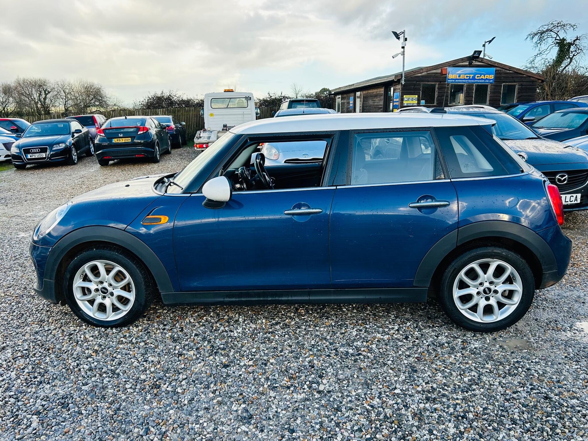 MINI Hatch view 6