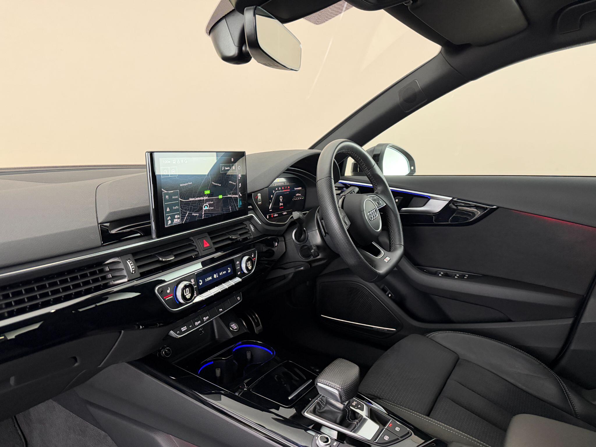 Audi A4 view 4
