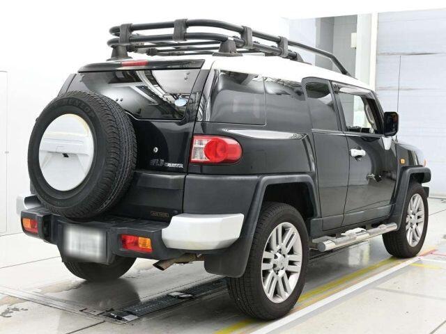 Toyota FJ Cruiser view 2