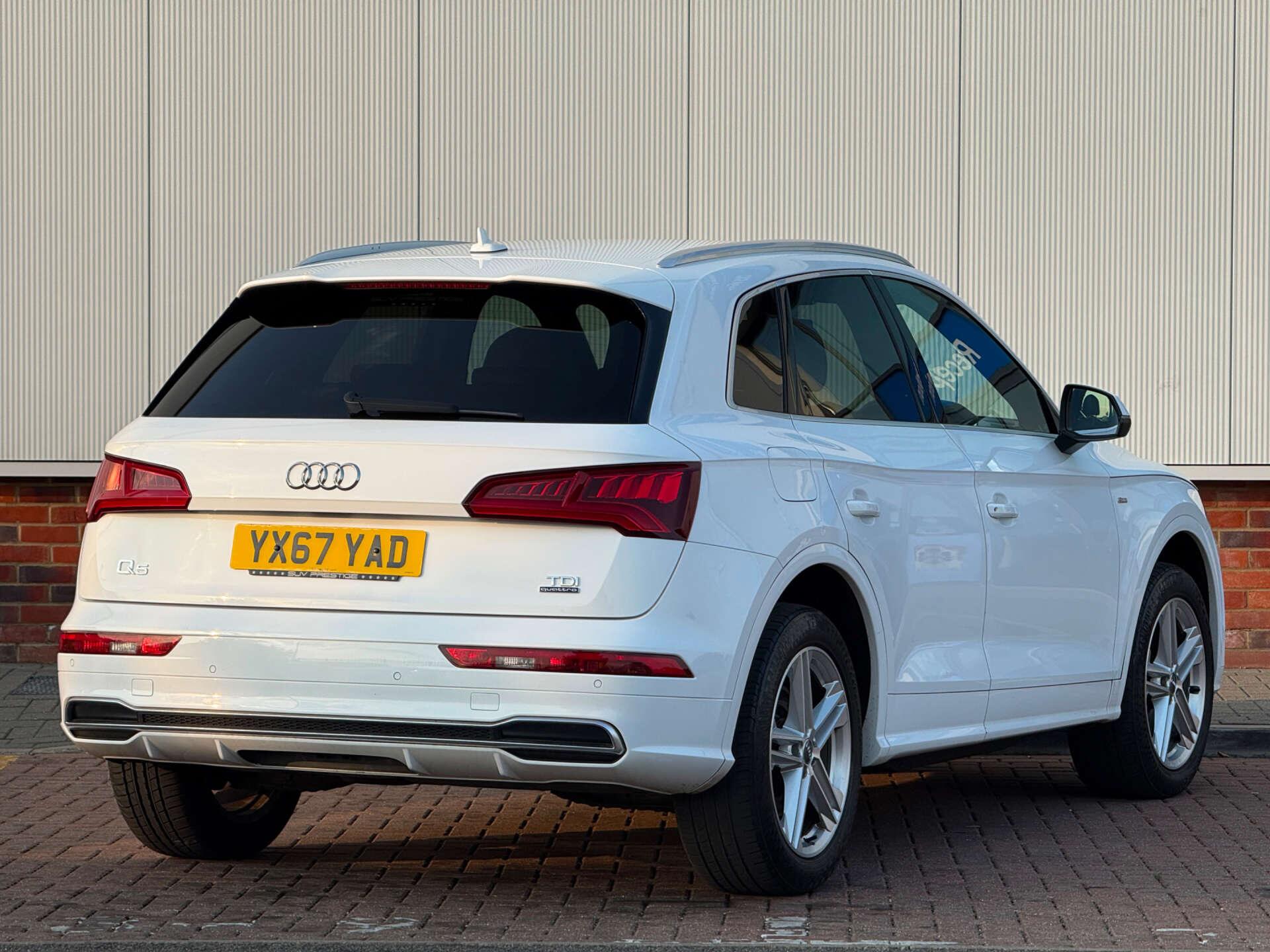 Audi Q5 view 8