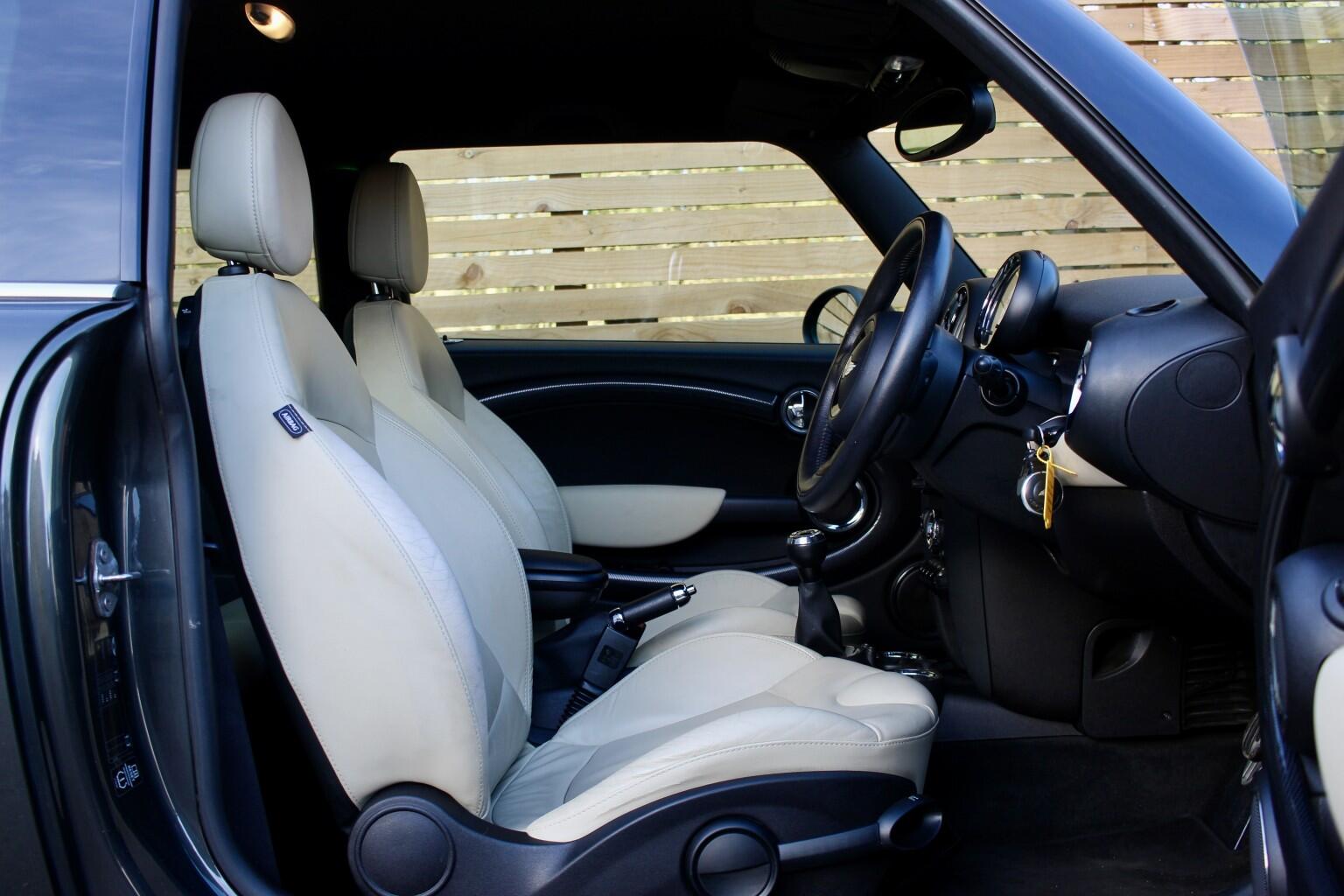 Mini Hatch view 8