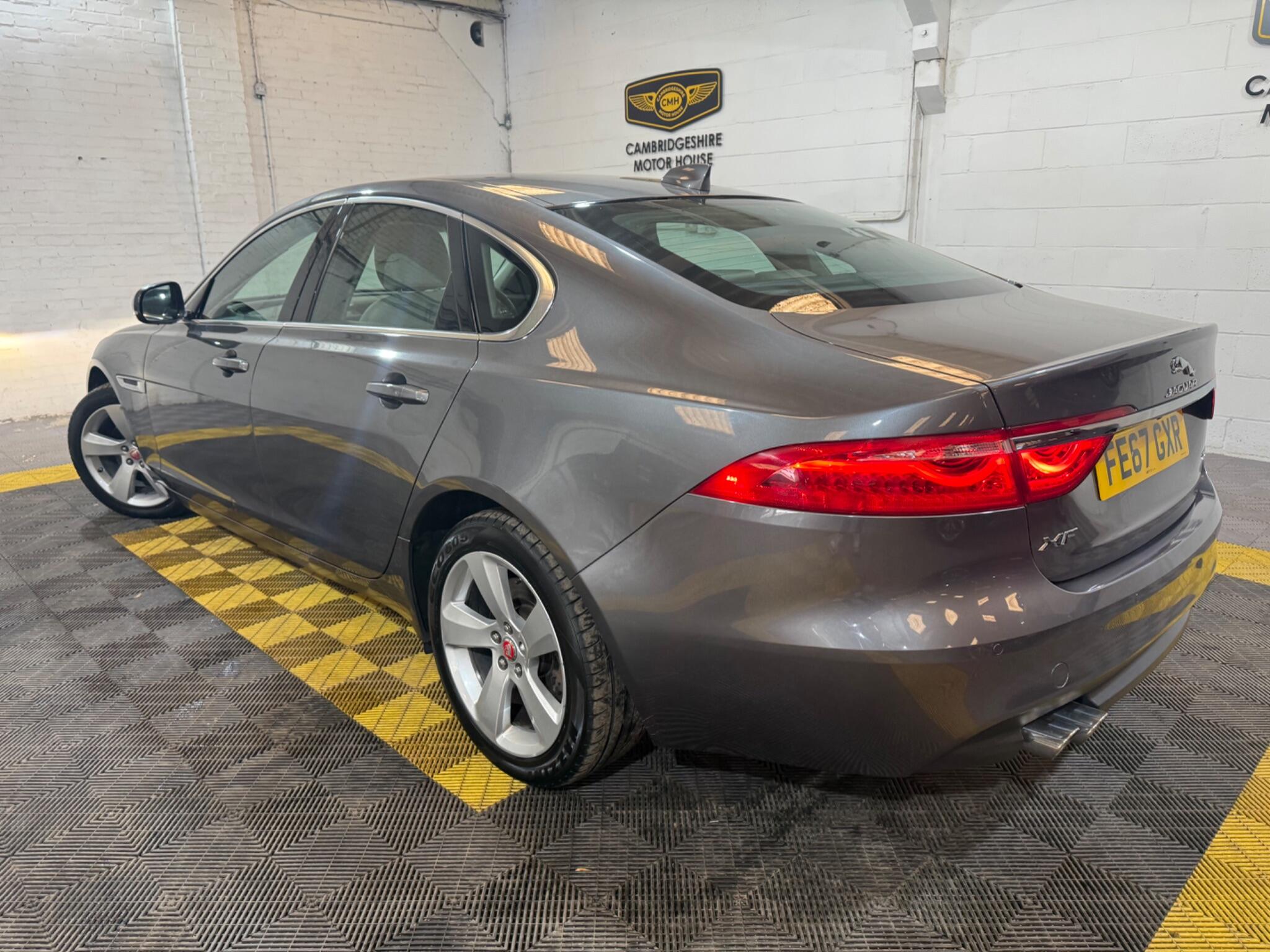 Jaguar XF view 8