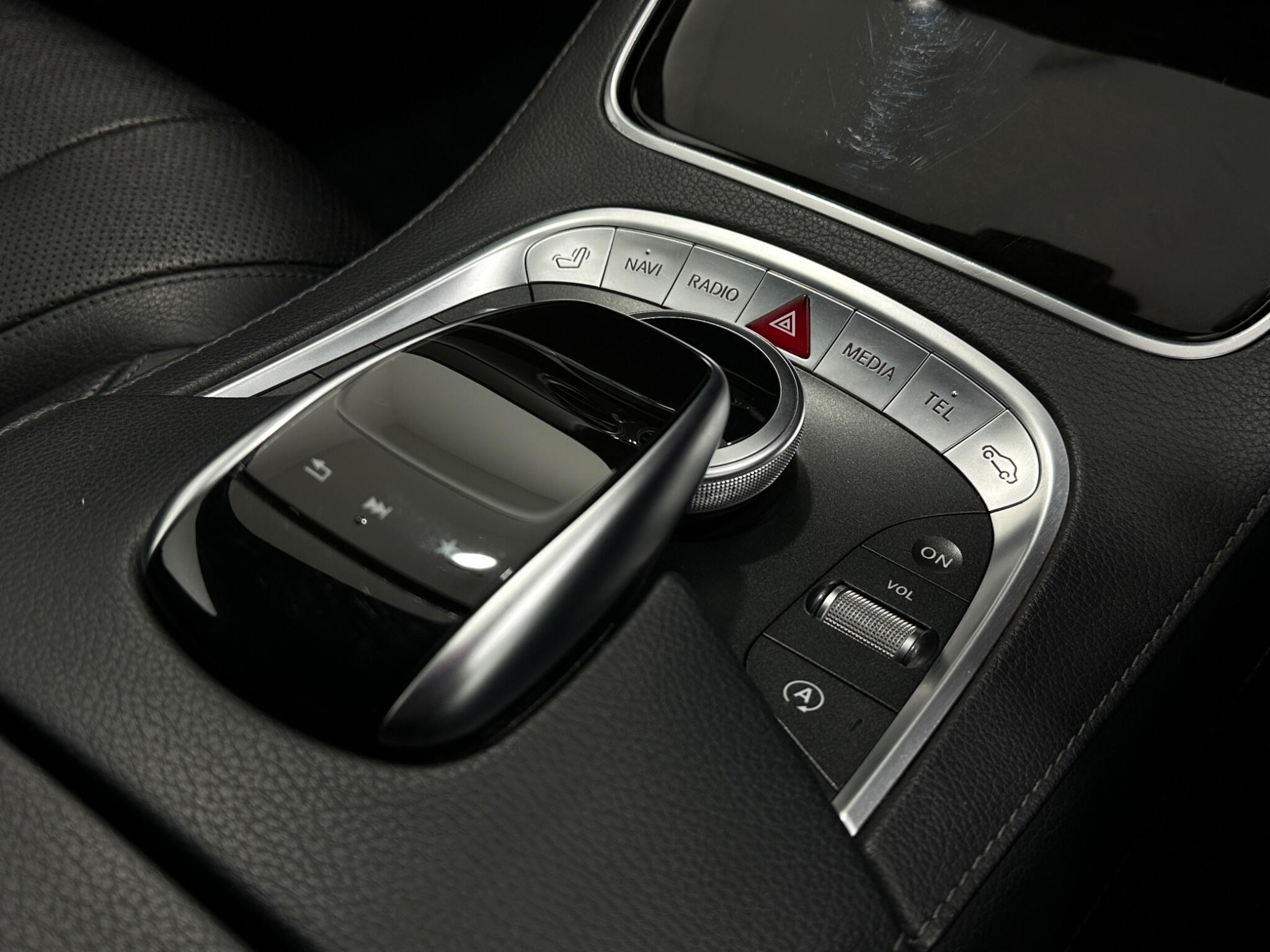 Mercedes-Benz S-Class view 22