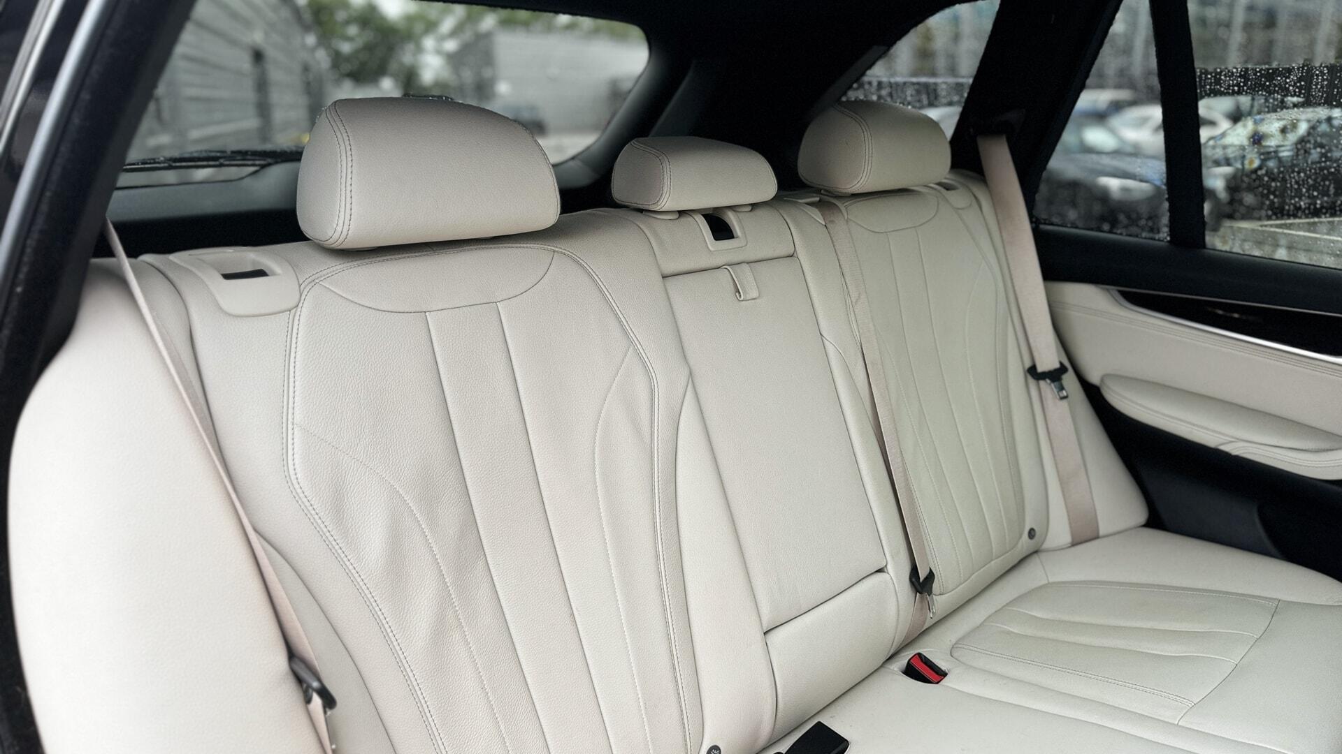 BMW X5 view 11