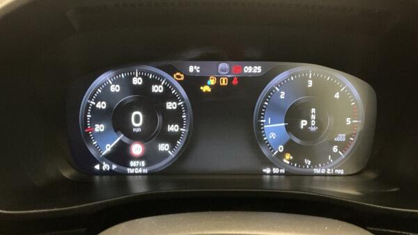 Volvo XC40 view 10