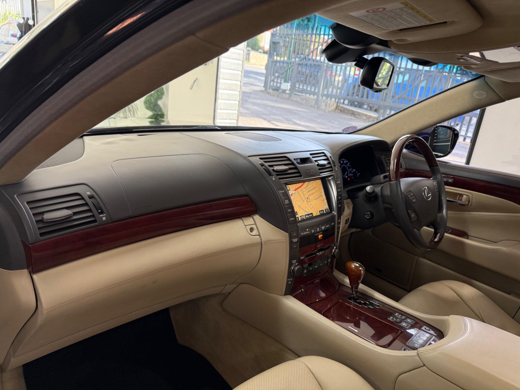 Lexus LS view 40