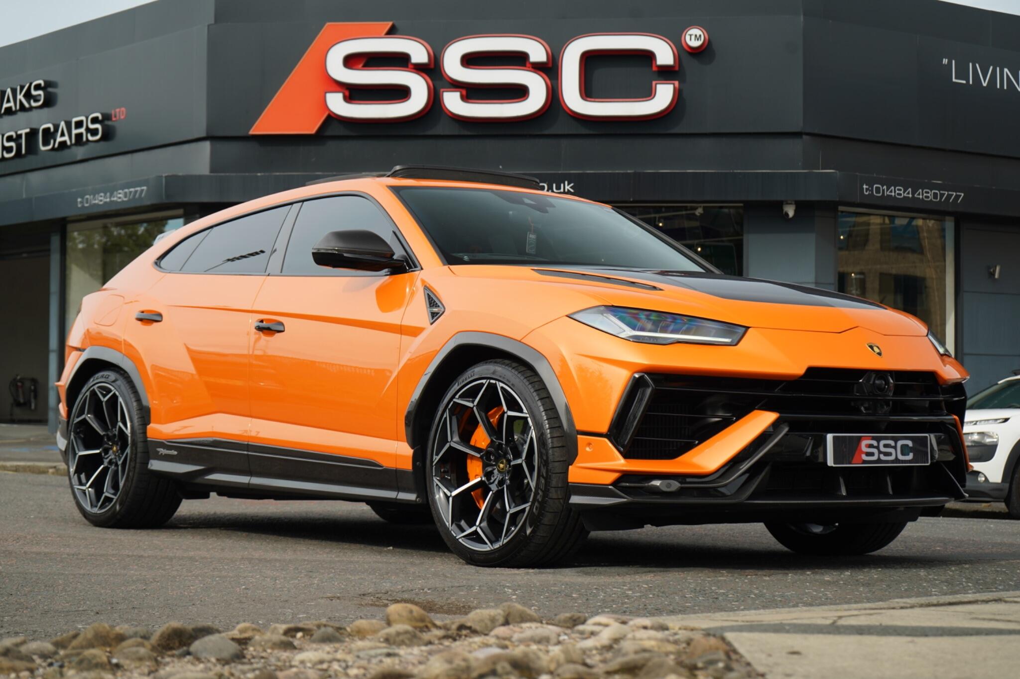 Lamborghini Urus view 4