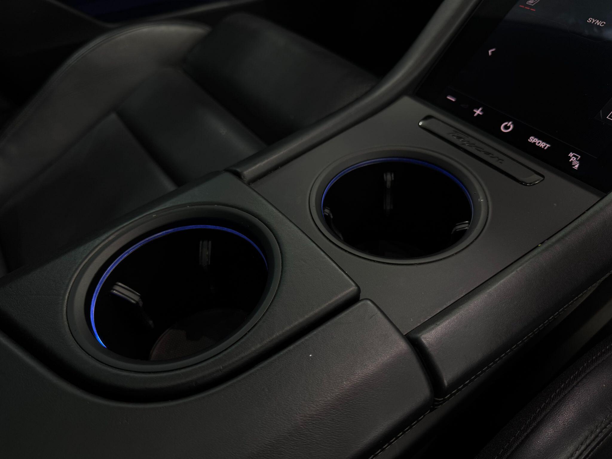 Porsche Taycan view 36