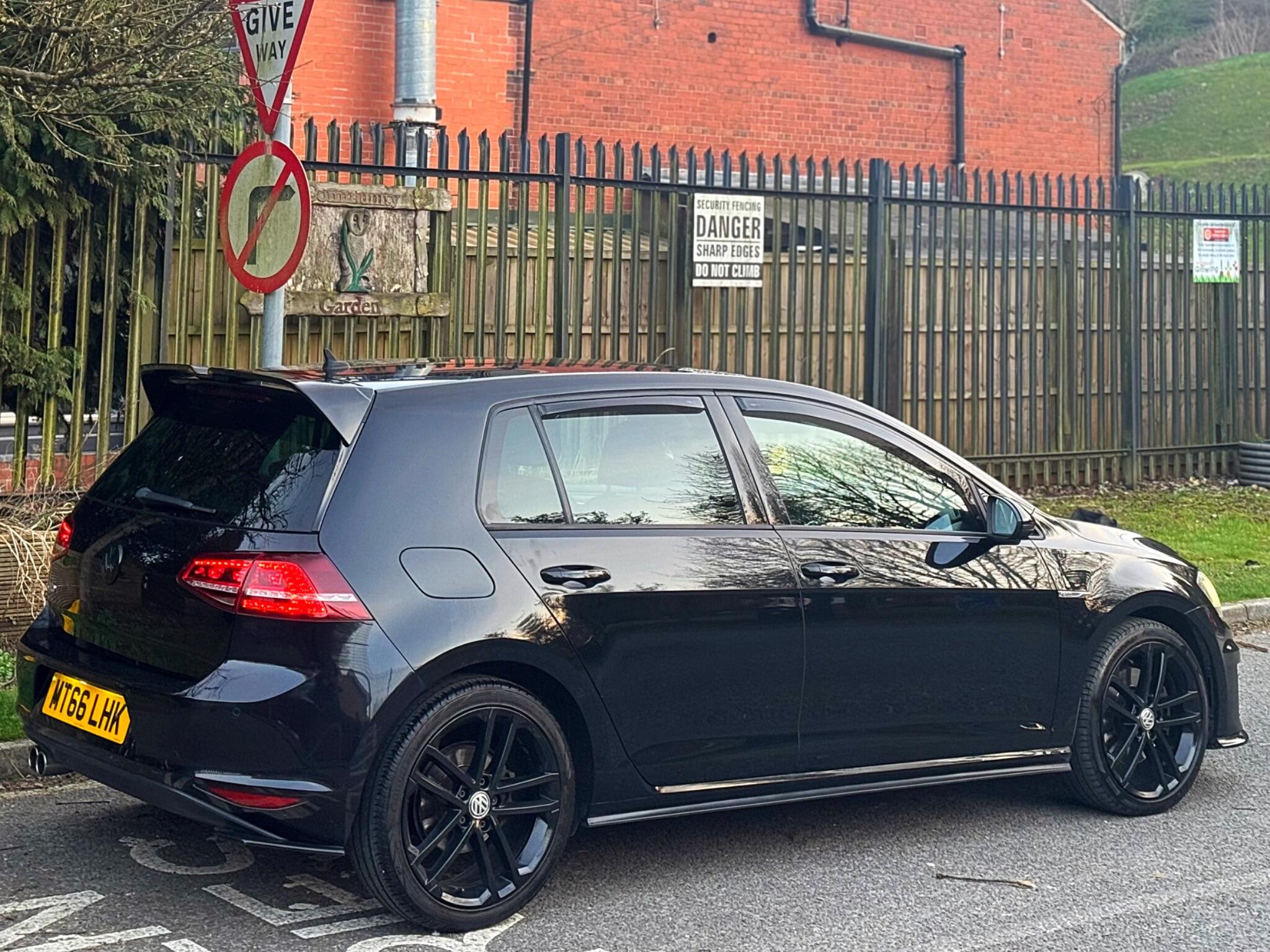 2016 Volkswagen Golf 2.0 TDI BlueMotion Tech GTD DSG Euro 6 (s/s) 5dr image 28