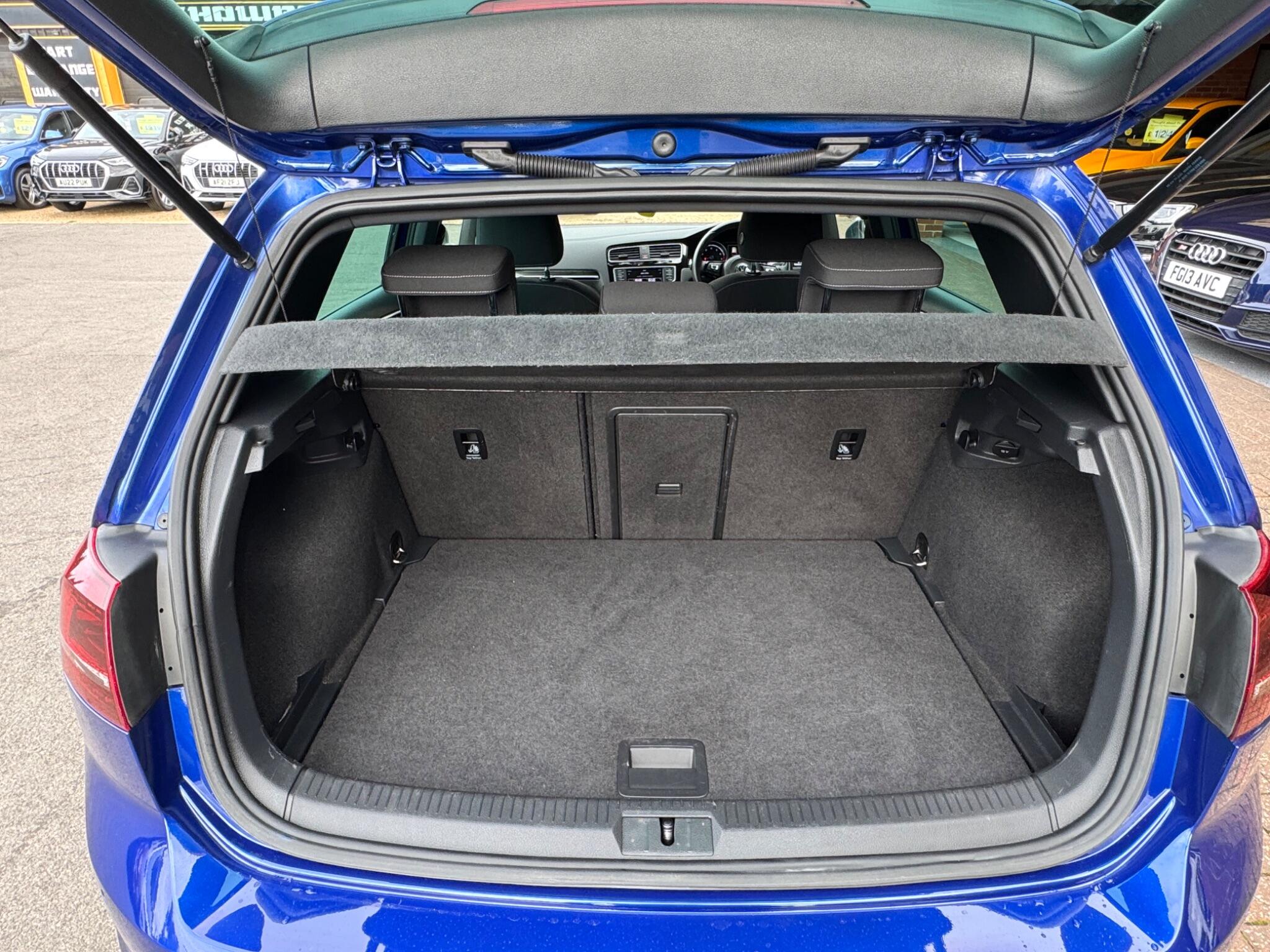 Volkswagen Golf view 10